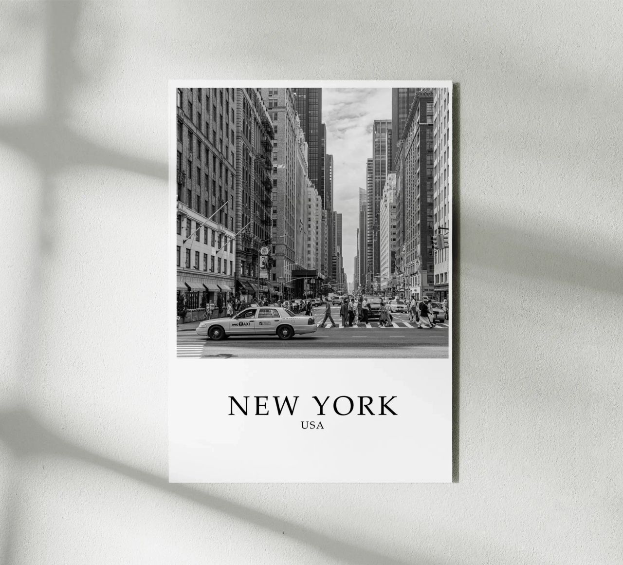 New York USA Cityscape Scene Greyscale Alu-Dibond von Charnwood Prints