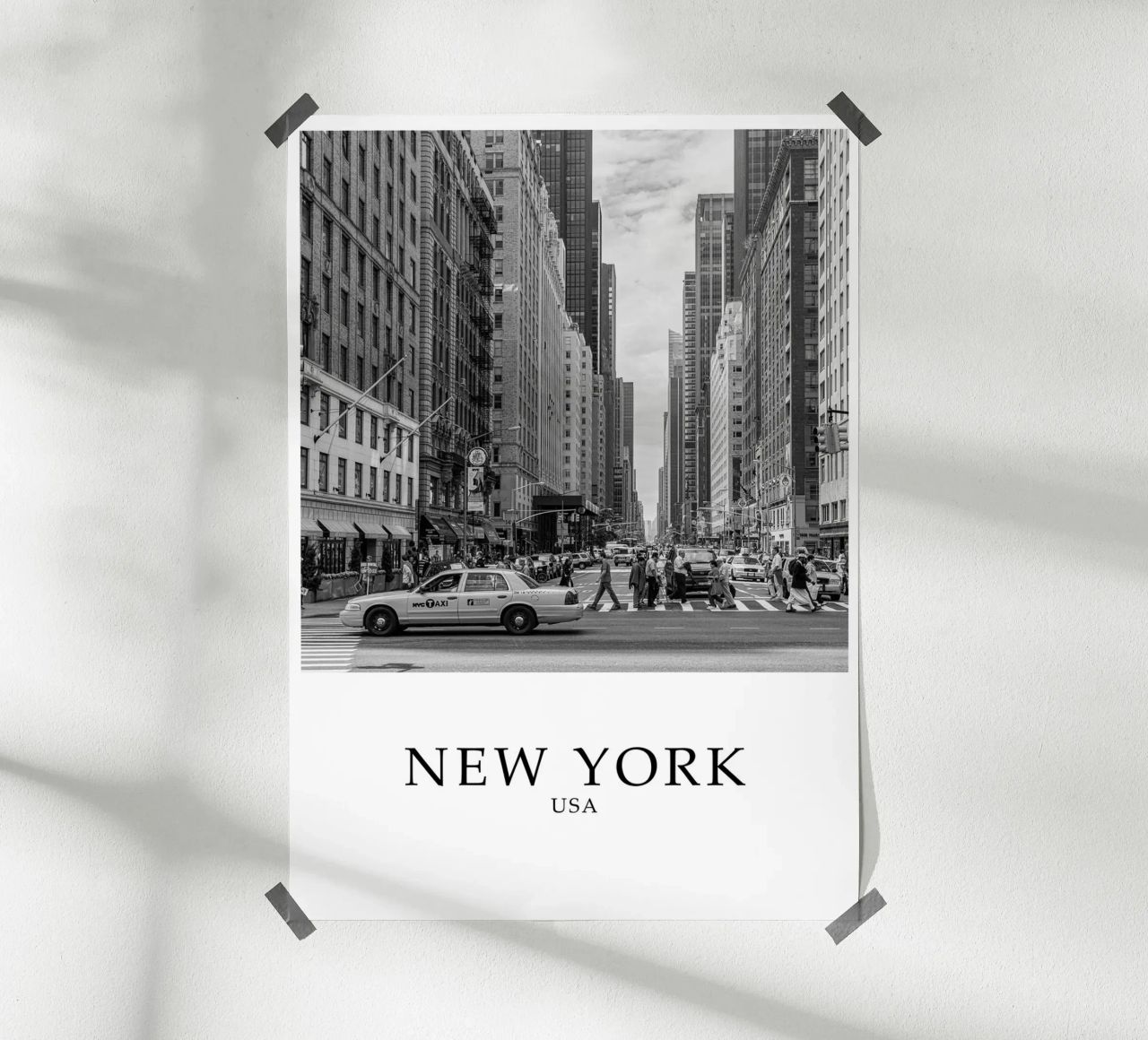 New York USA Cityscape Scene Greyscale Poster von Charnwood Prints