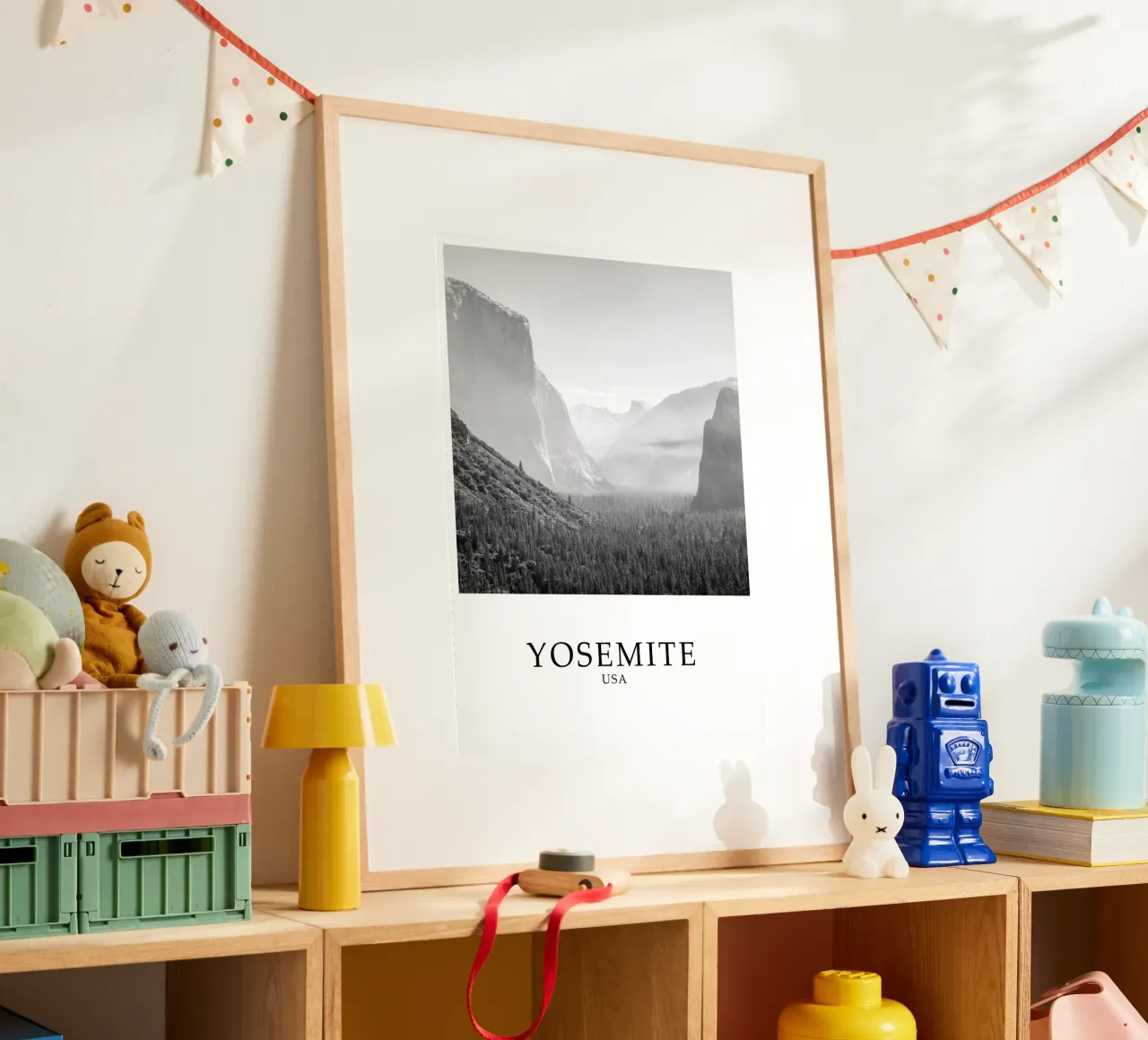 Yosemite California Natural Scene Greyscale poster con marco de aluminio de Charnwood Prints