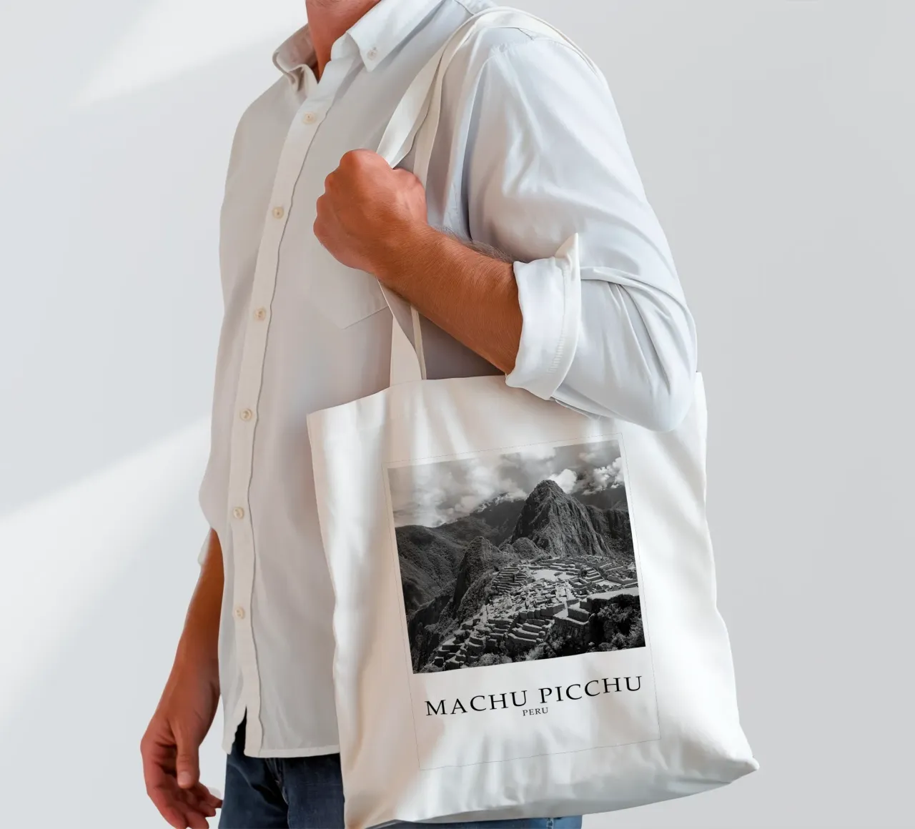 Machu Picchu Peru Landscape Scene Greyscale borsa in juta da Charnwood Prints