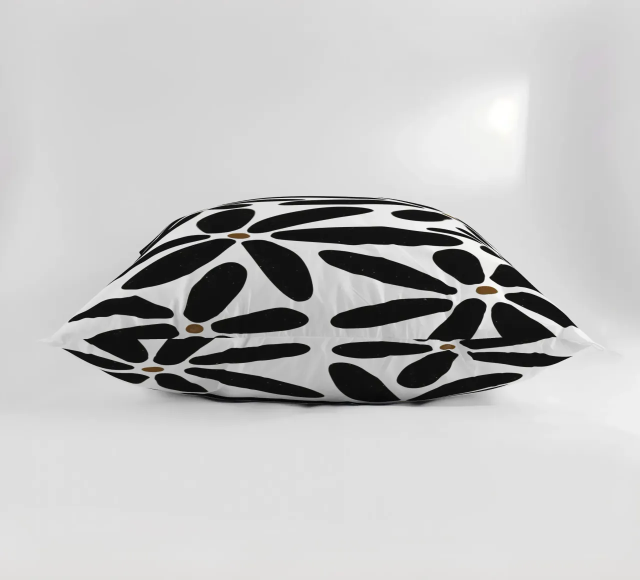 Botanico astratto minimalista Boho bianco nero metà secolo cuscino da This Wild Soul - Illustration