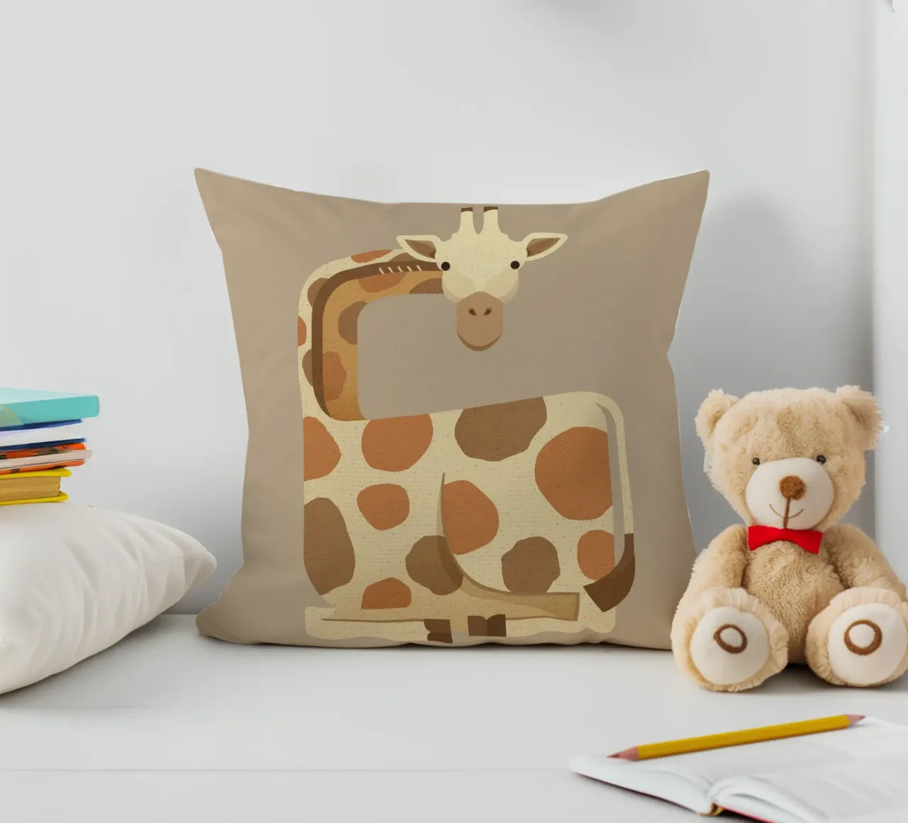 Whimsy Giraffe cuscino da The Printed Sparrow