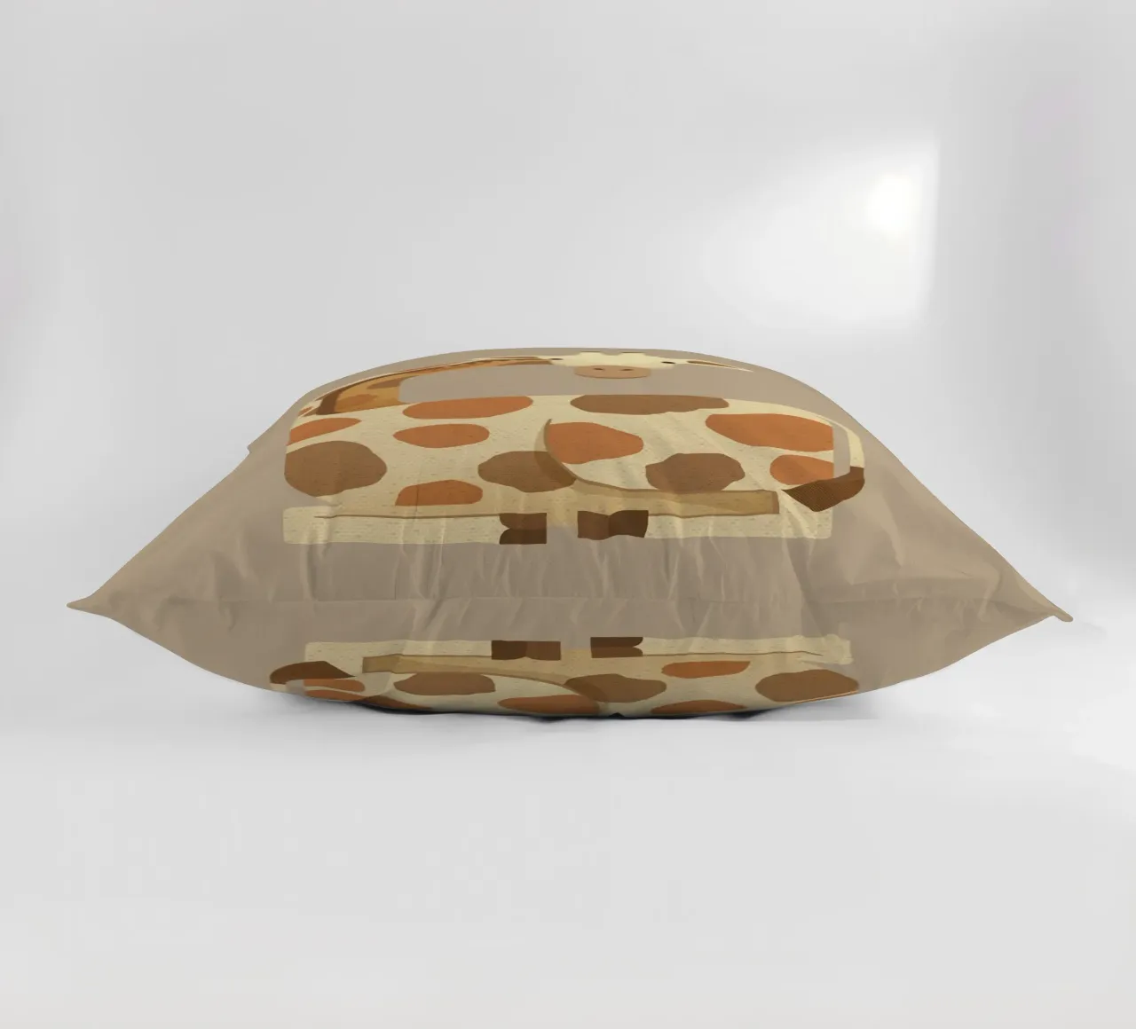 Whimsy Giraffe cuscino da The Printed Sparrow