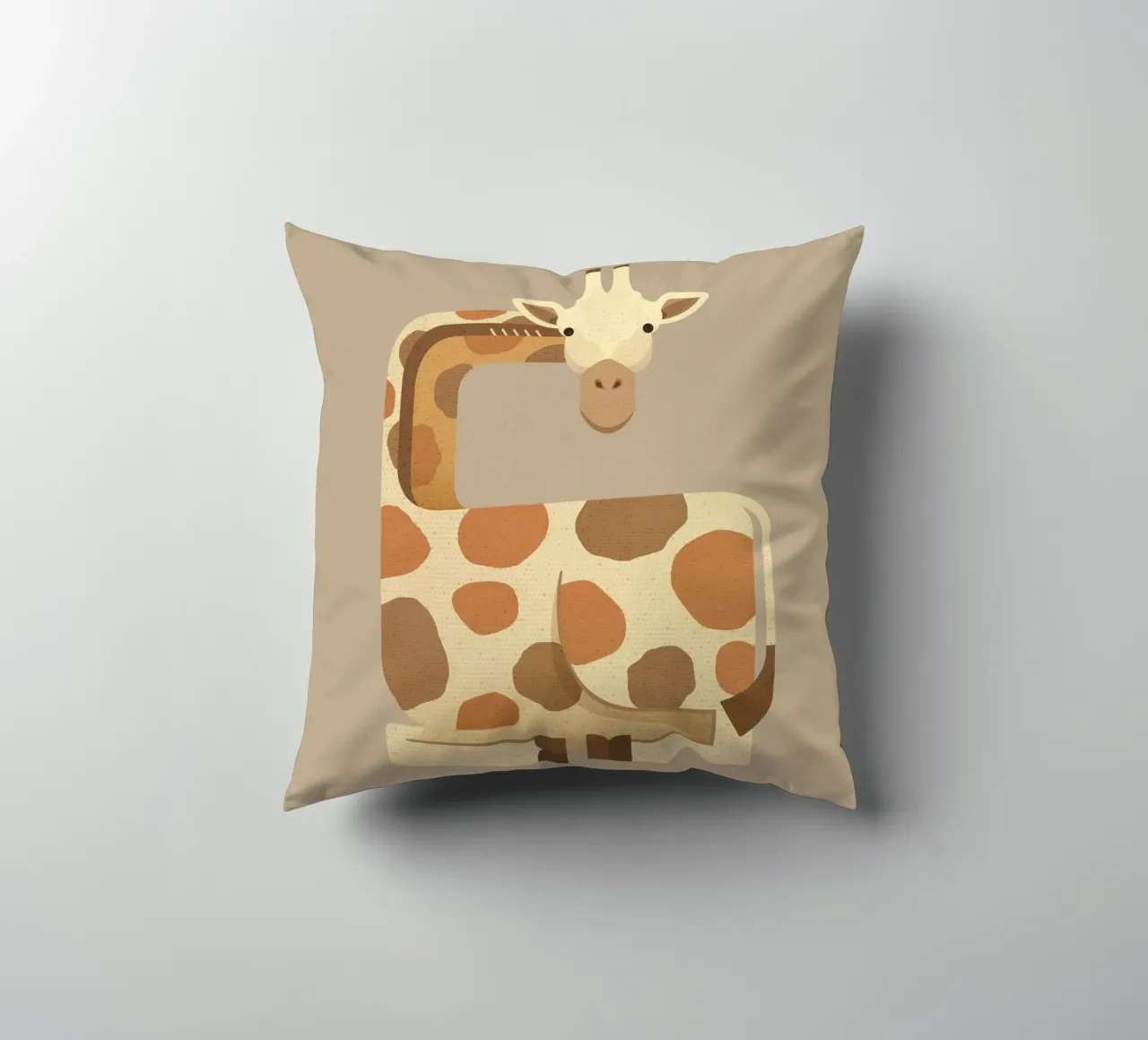 Whimsy Giraffe cuscino da The Printed Sparrow