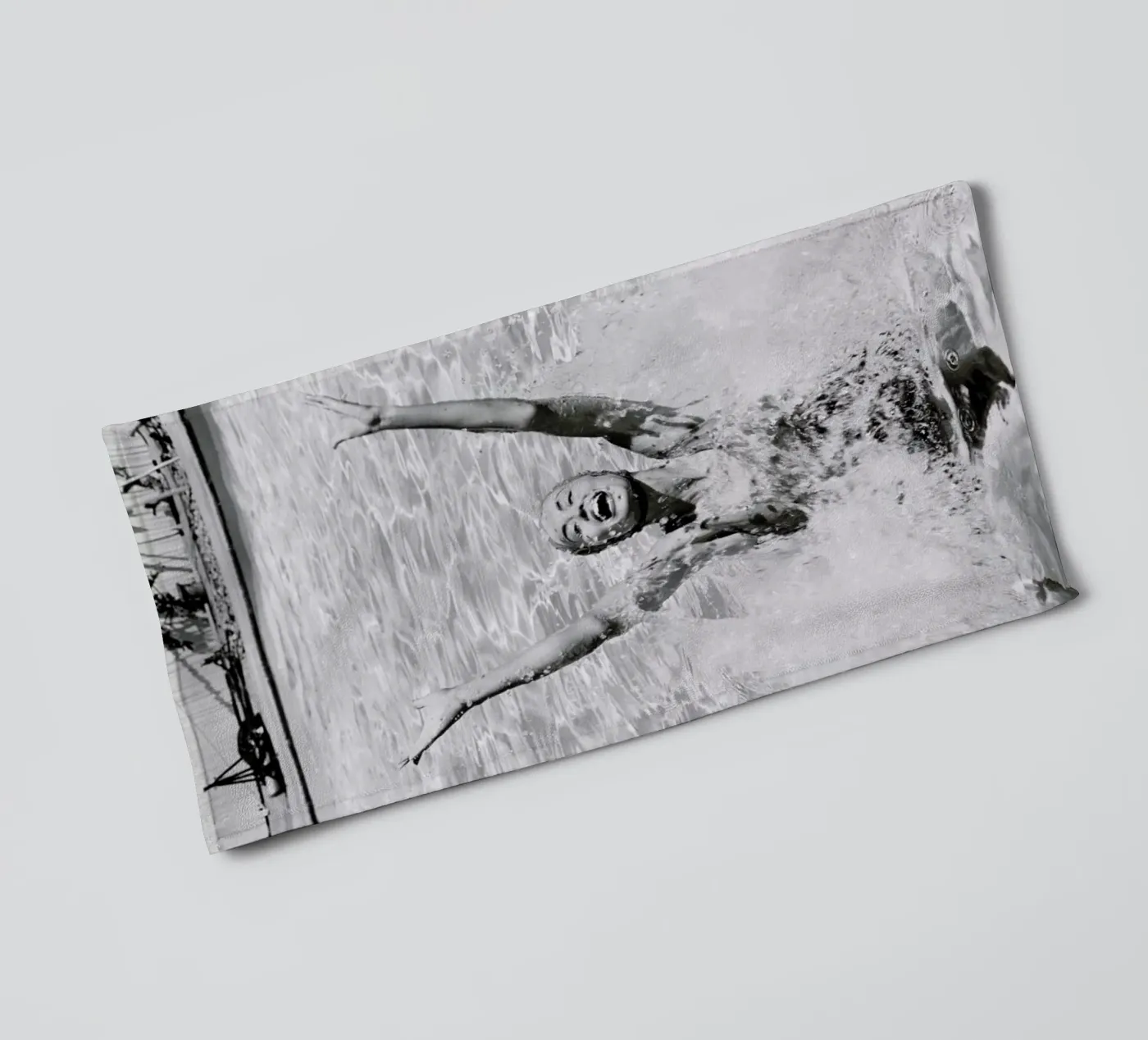 Splash towel by METROPOLIS