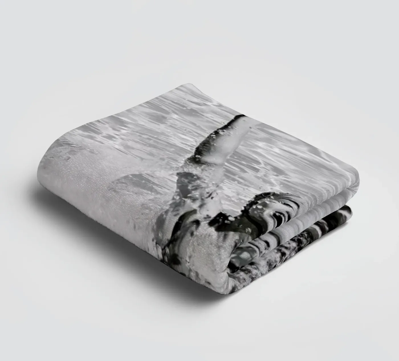 Splash towel by METROPOLIS