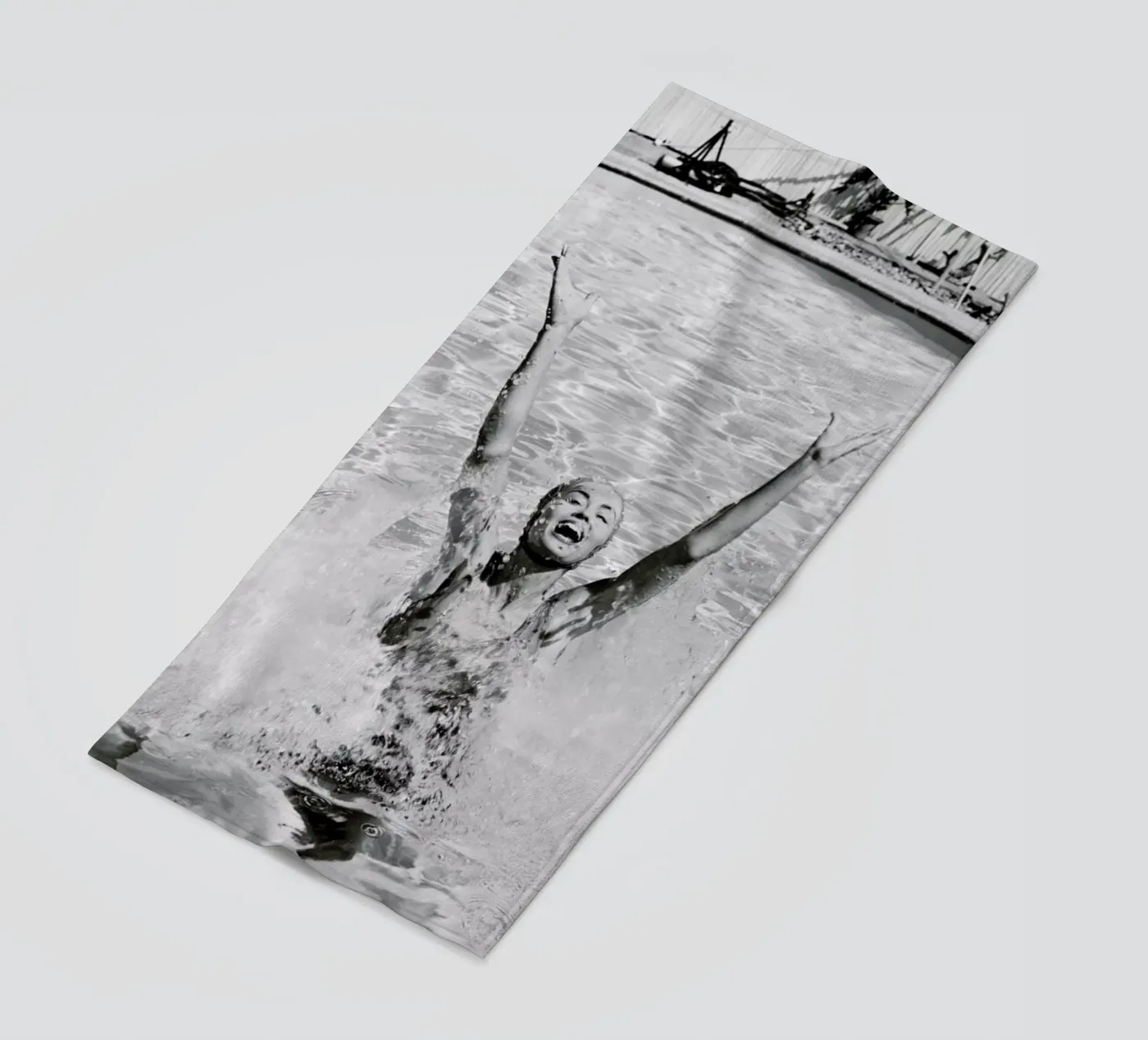 Splash beach towel by METROPOLIS