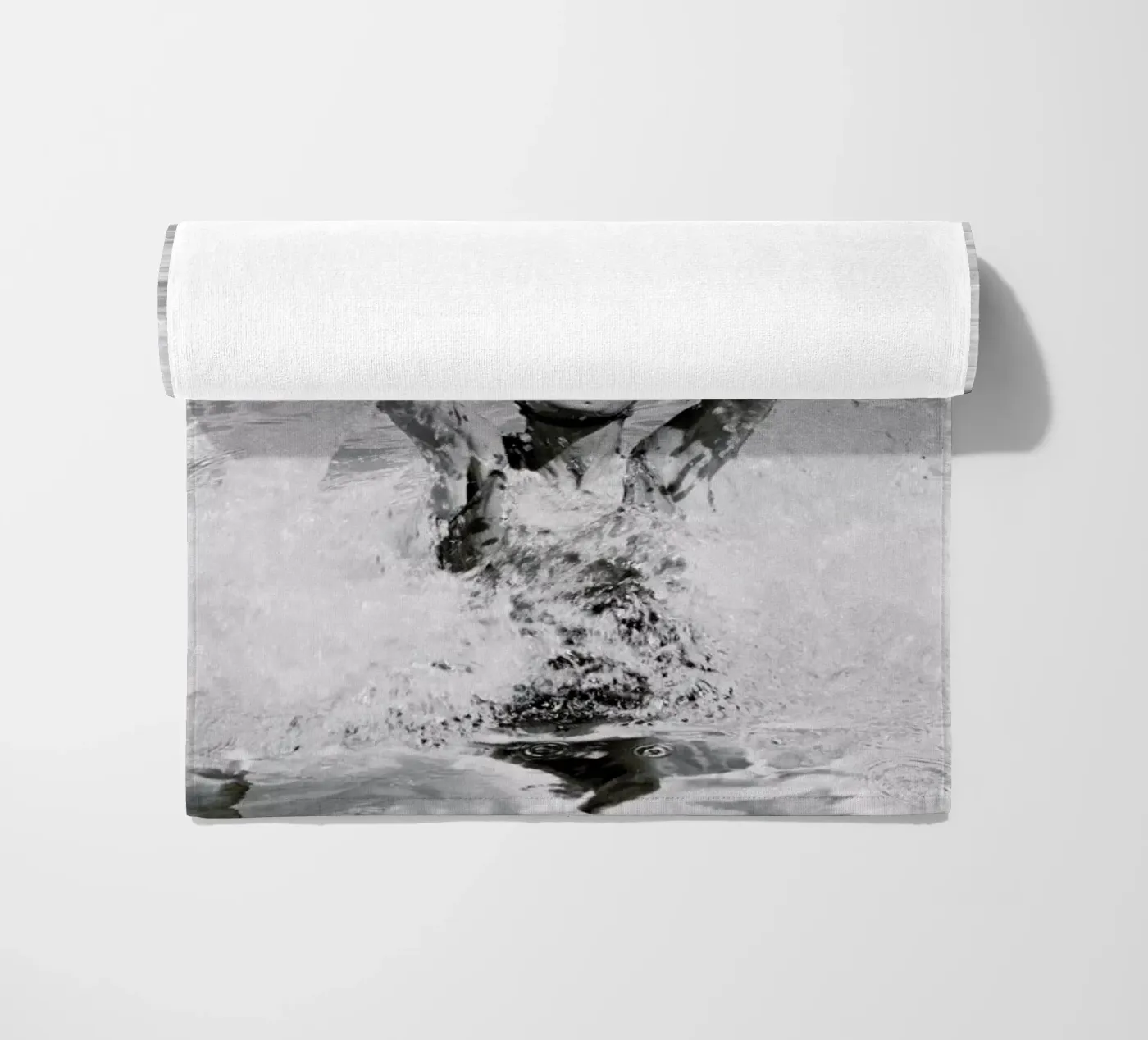 Splash beach towel by METROPOLIS
