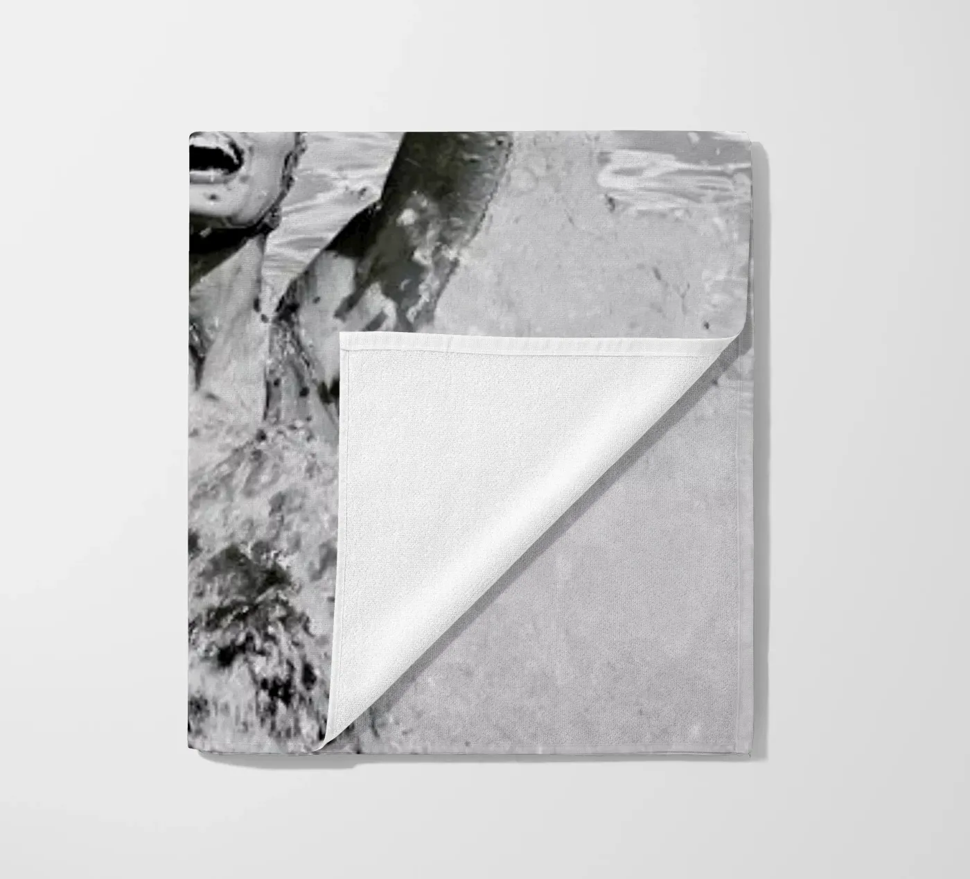 Splash beach towel by METROPOLIS