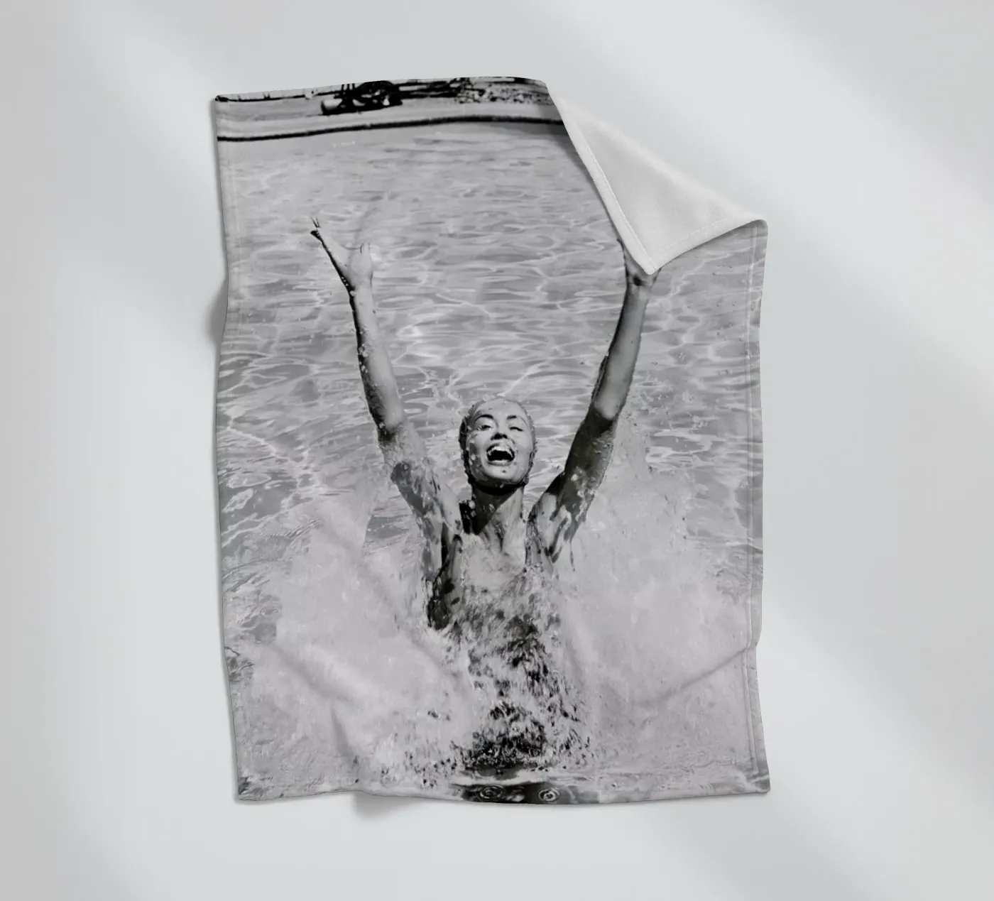 Splash fleece blanket by METROPOLIS