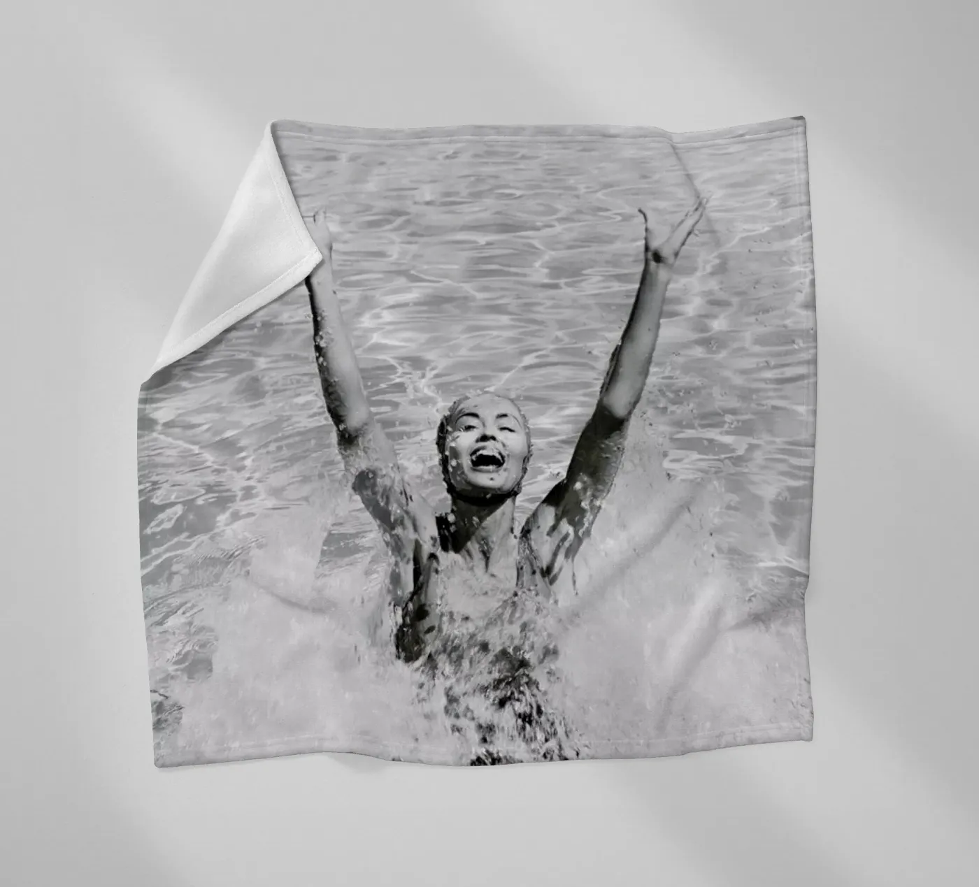 Splash fleece blanket by METROPOLIS