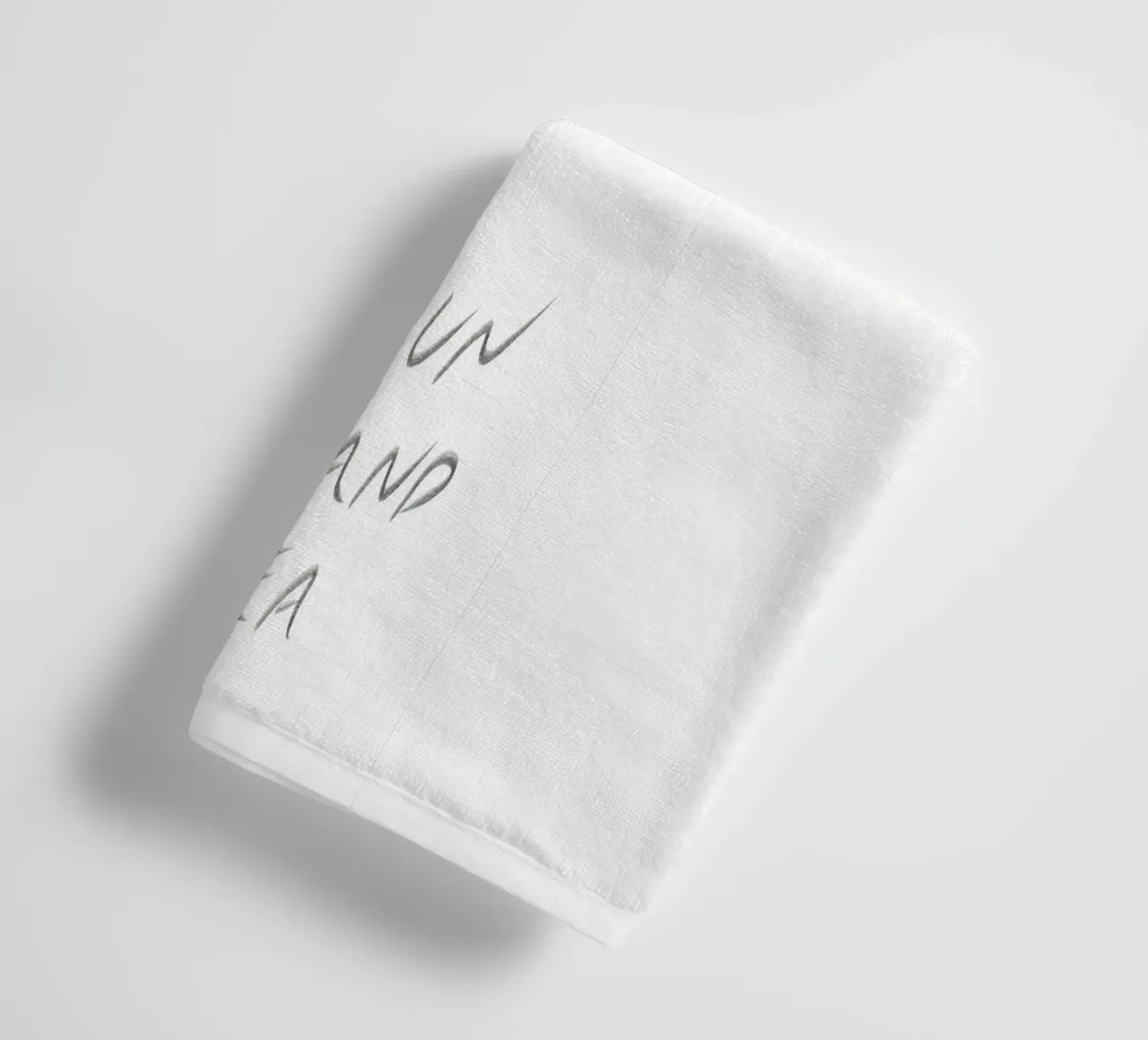 Line Art minimalista in bianco e nero Palma Sole Sabbia Mare asciugamano da bagno da This Wild Soul - Illustration