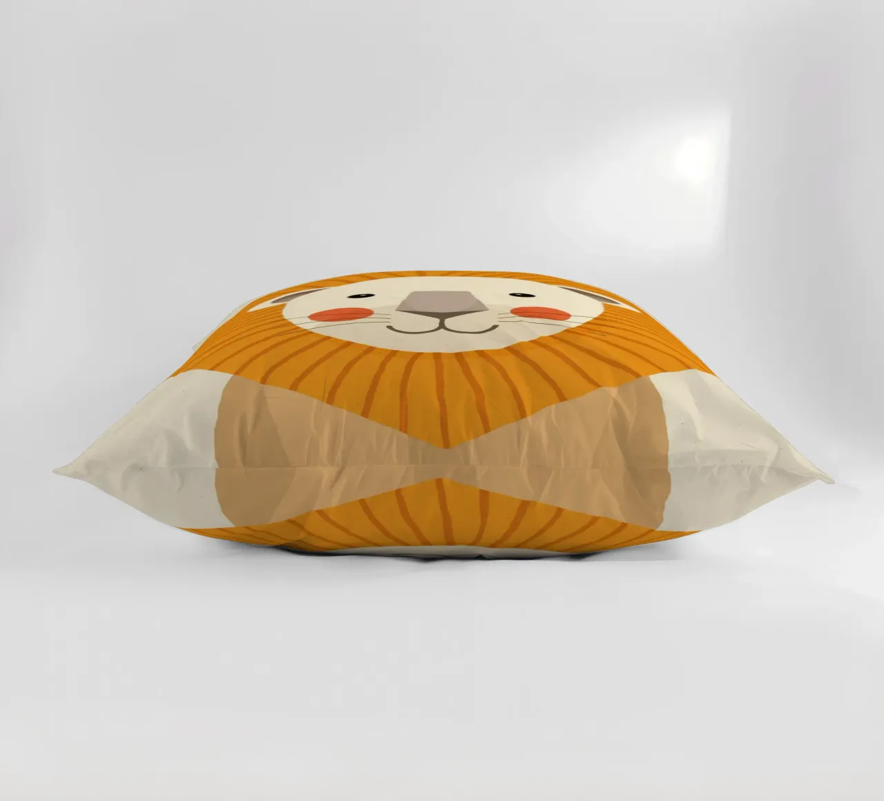 Leone, ritratto animale cuscino da The Printed Sparrow