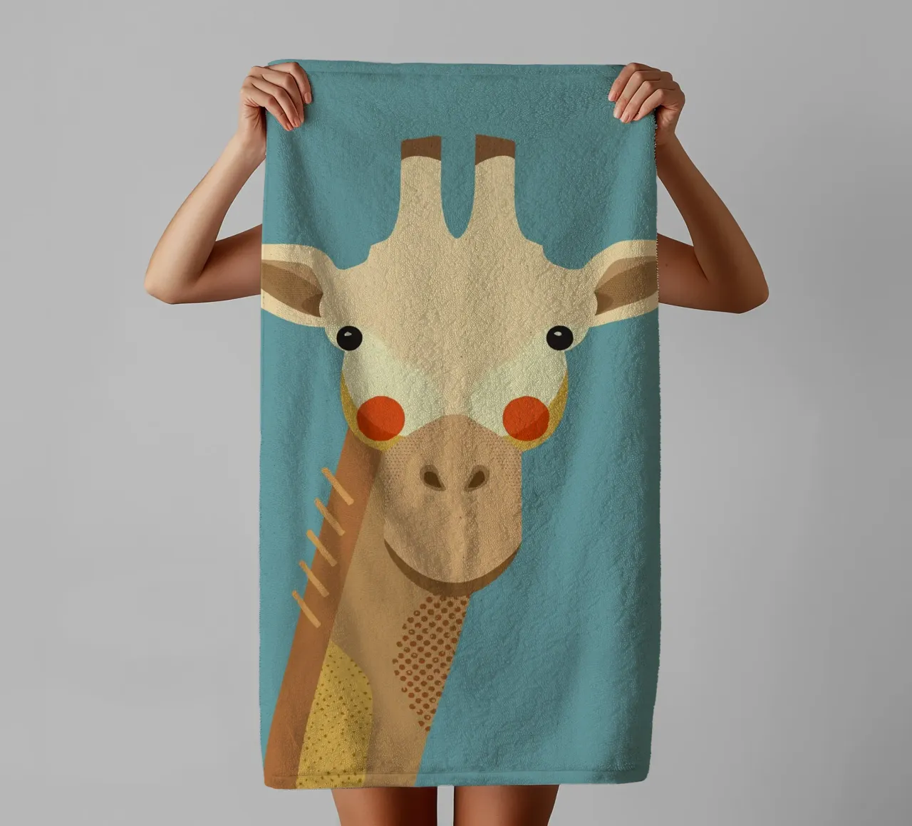 Giraffa, ritratto animale asciugamano da bagno da The Printed Sparrow