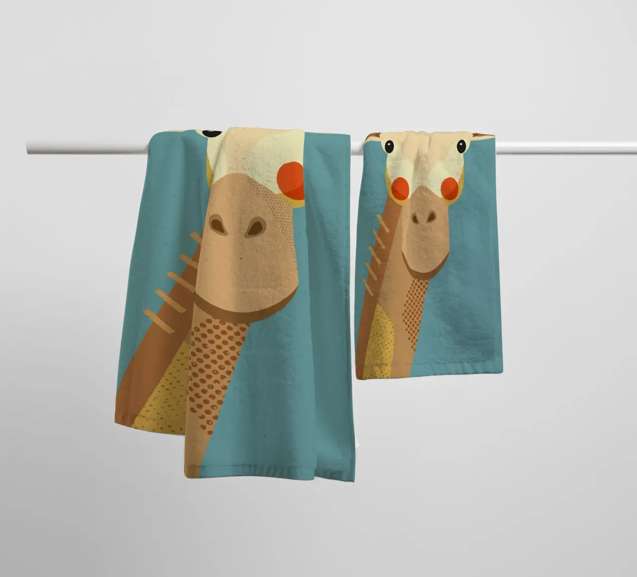 Giraffa, ritratto animale asciugamano da bagno da The Printed Sparrow