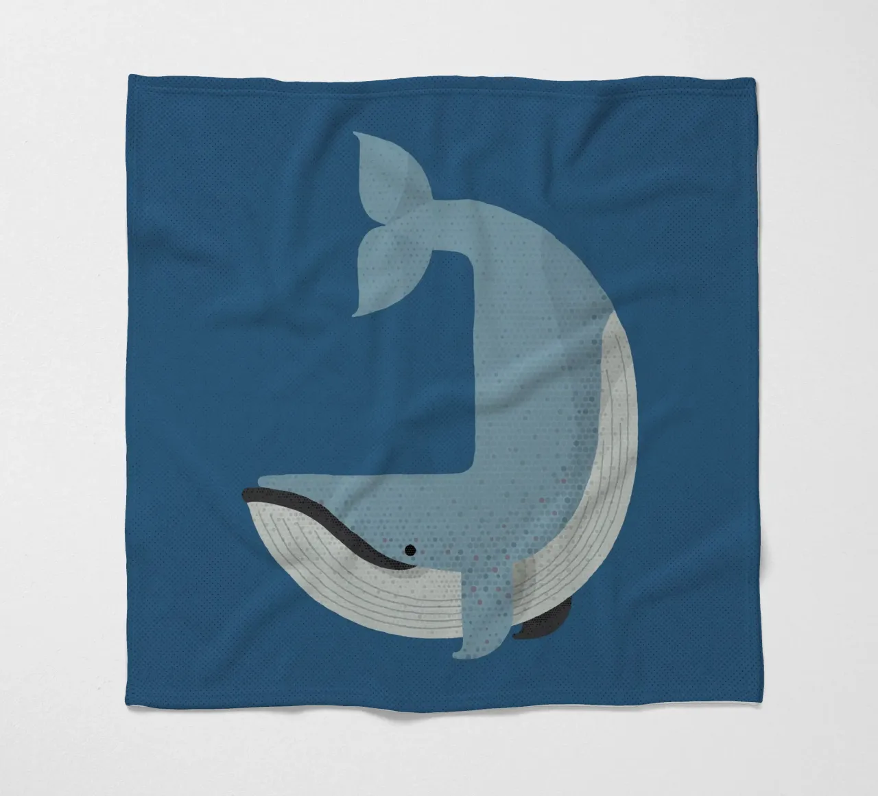 Whimsy Blauwal Fleecedecke von The Printed Sparrow