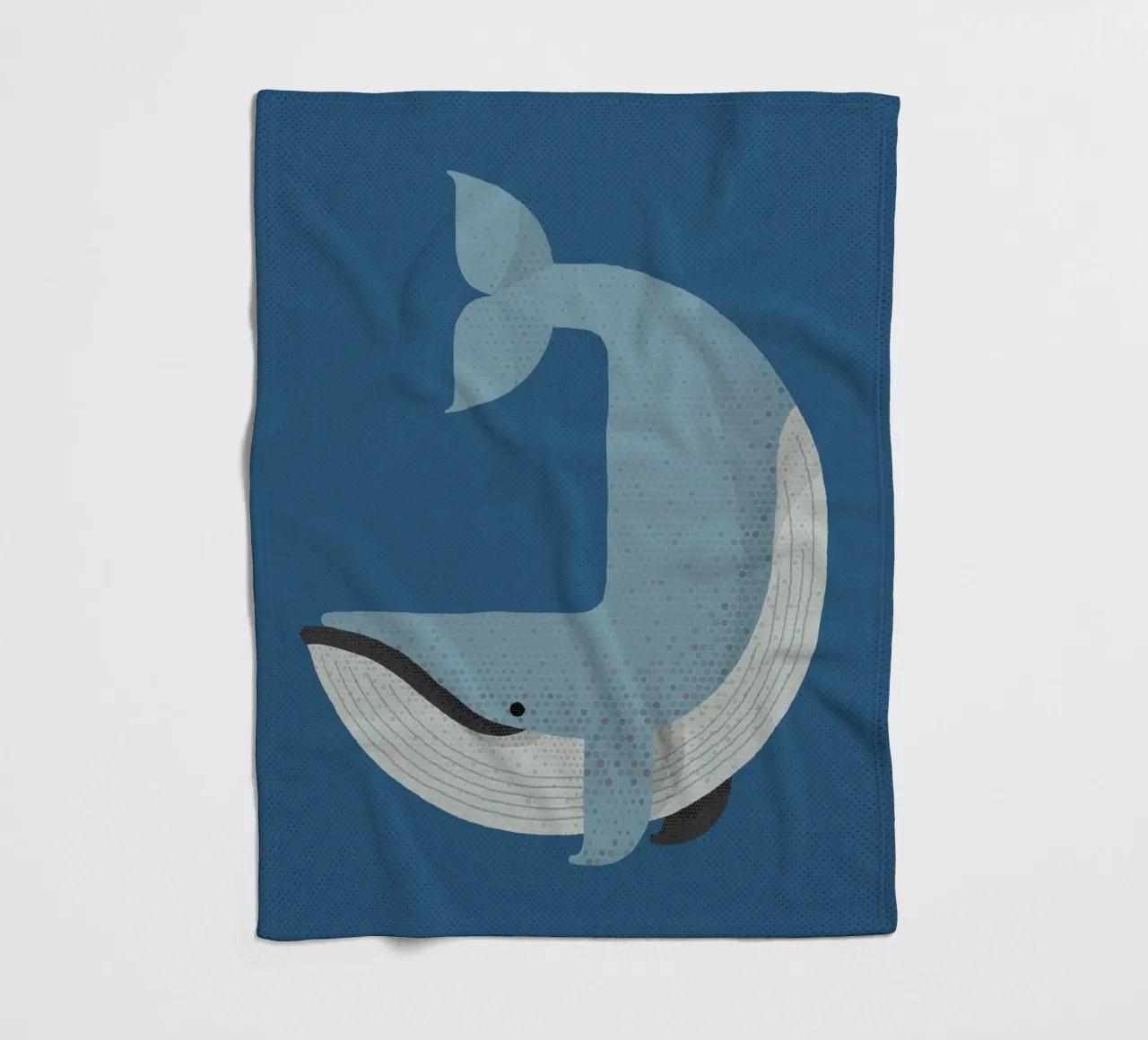 Whimsy Blauwal Fleecedecke von The Printed Sparrow