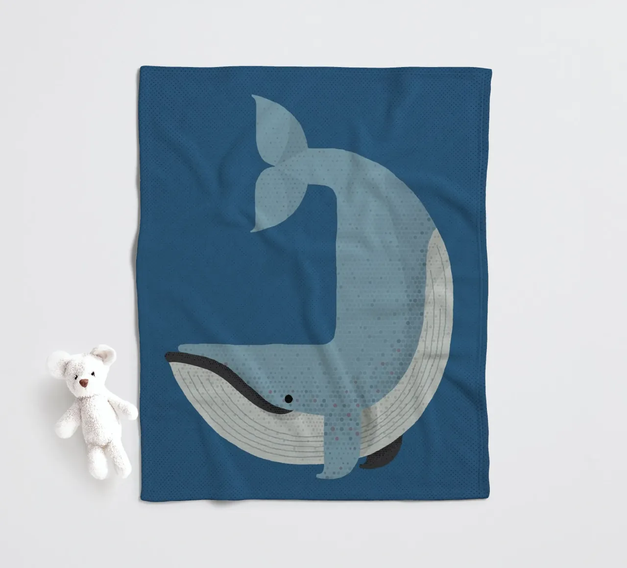 Whimsy Blauwal Fleecedecke von The Printed Sparrow