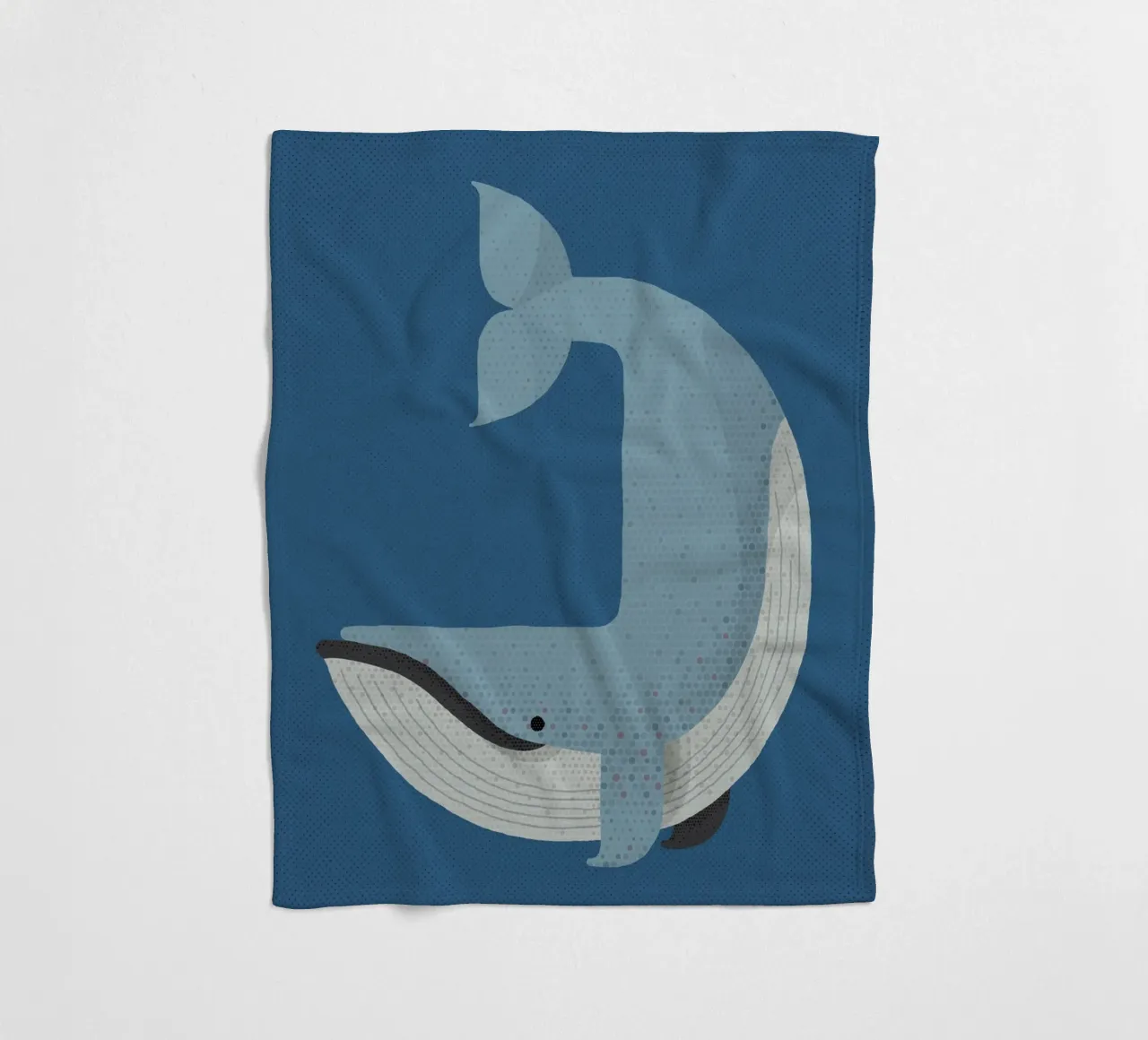 Whimsy Blauwal Fleecedecke von The Printed Sparrow
