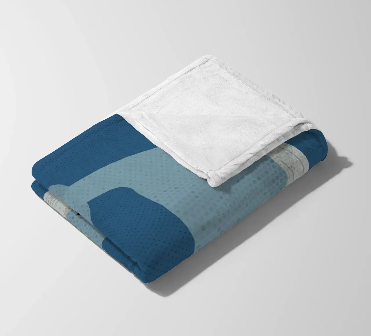 Whimsy Blauwal Fleecedecke von The Printed Sparrow