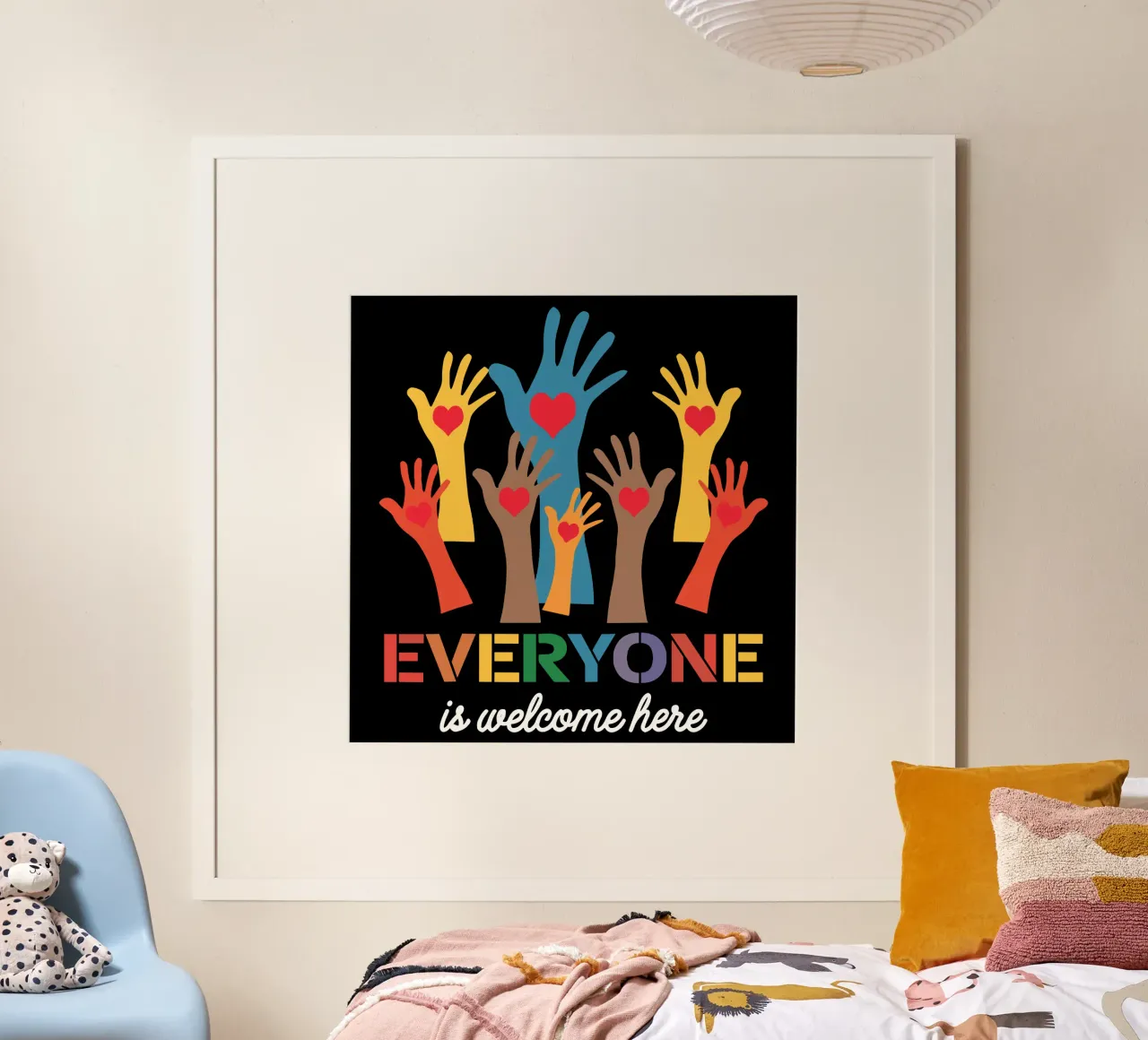Qui tutti sono benvenuti V2 poster con telaio in legno da heatherloulin