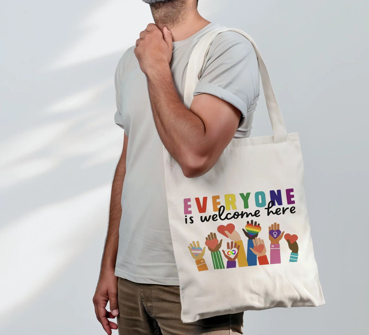 Tout le monde est le bienvenu ici V11 tote bag de heatherloulin