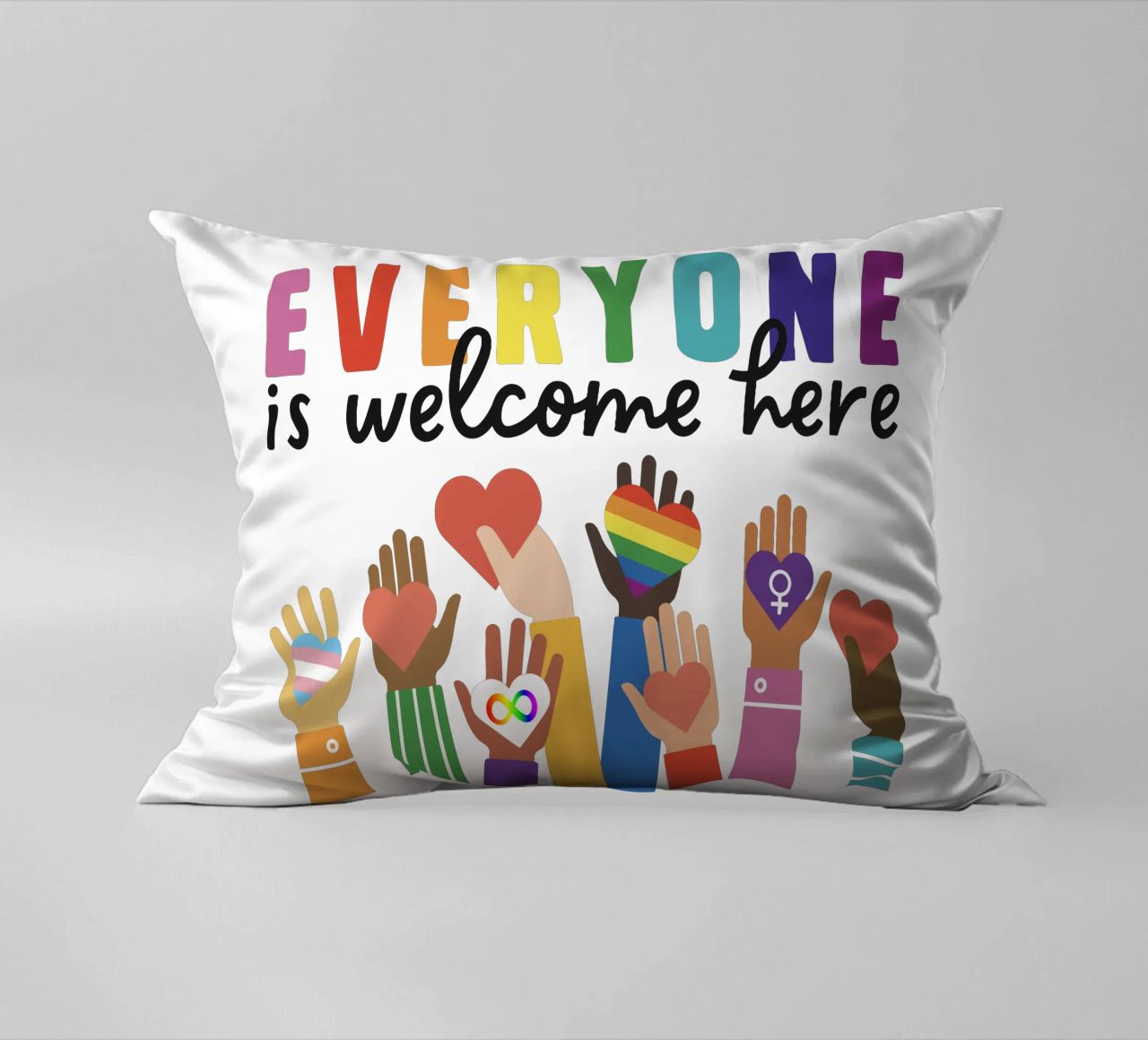 Tout le monde est le bienvenu ici V11 coussin de heatherloulin