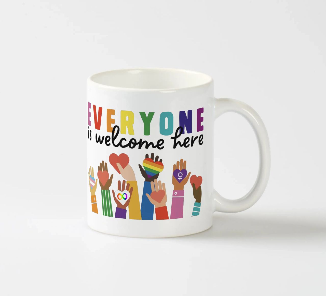 Tout le monde est le bienvenu ici V11 mug en céramique de heatherloulin