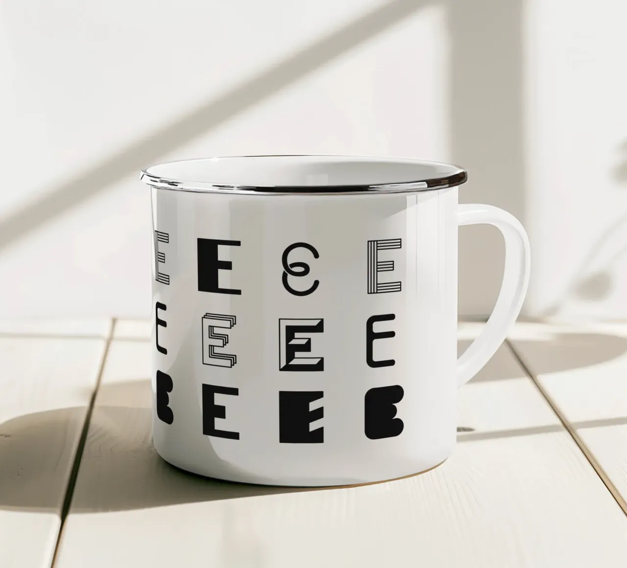 Letter E tazza in smalto da Lidia Blomgren