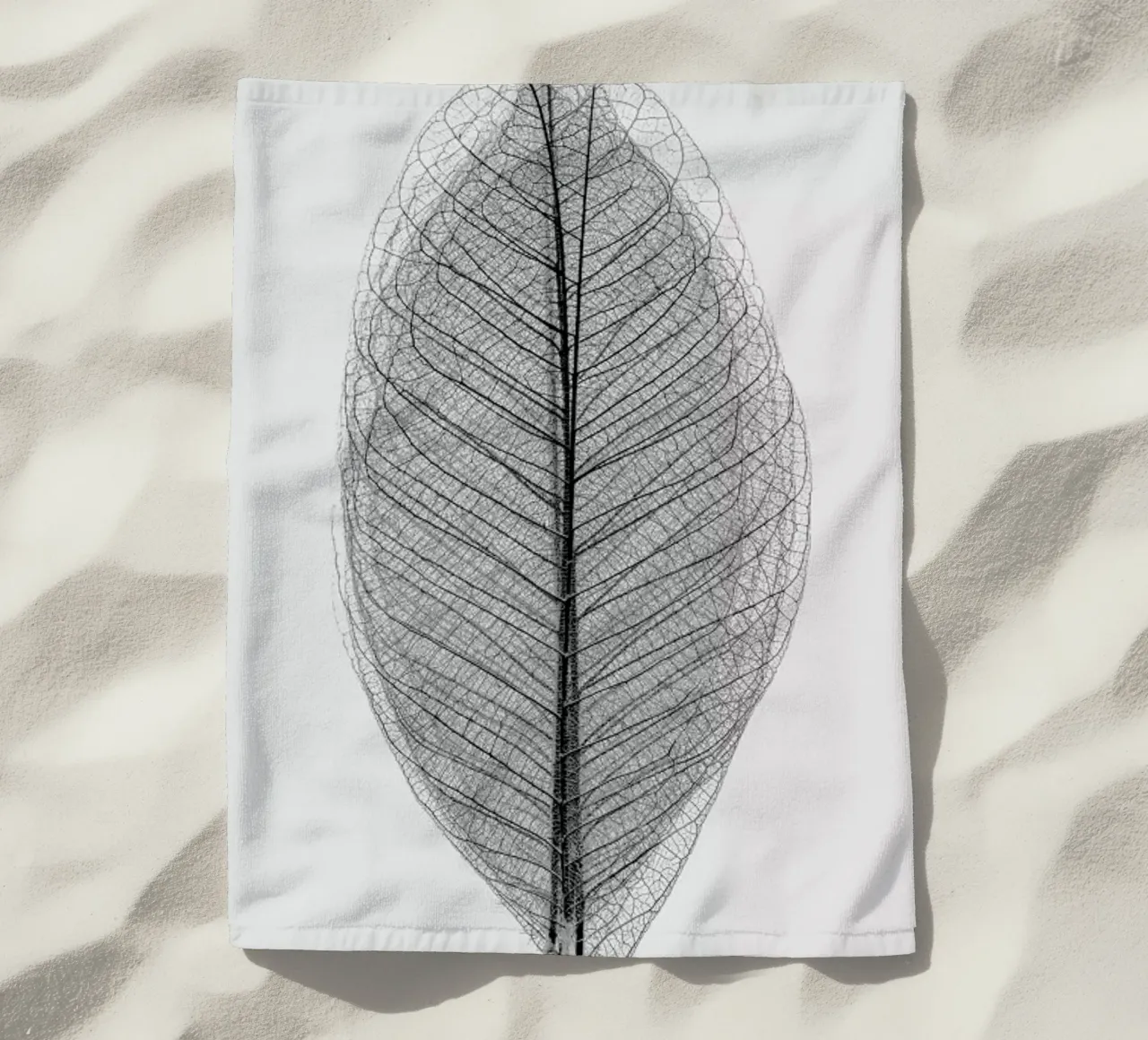 Skeleton of a Leaf telo mare da Flora & Fauna