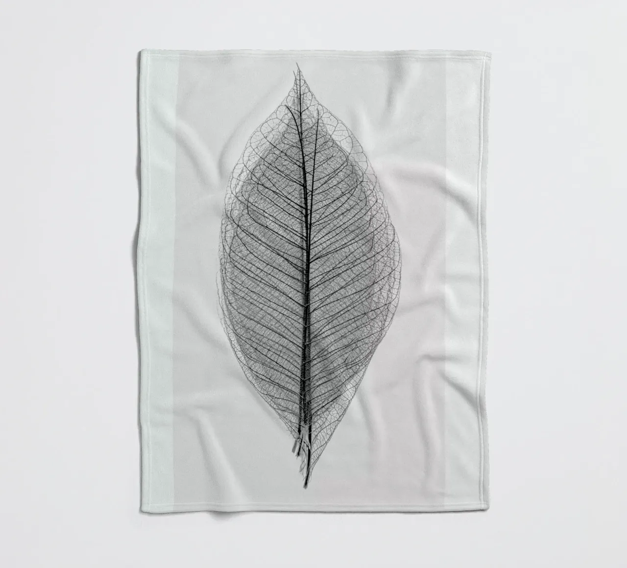 Skeleton of a Leaf coperta in pile da Flora & Fauna