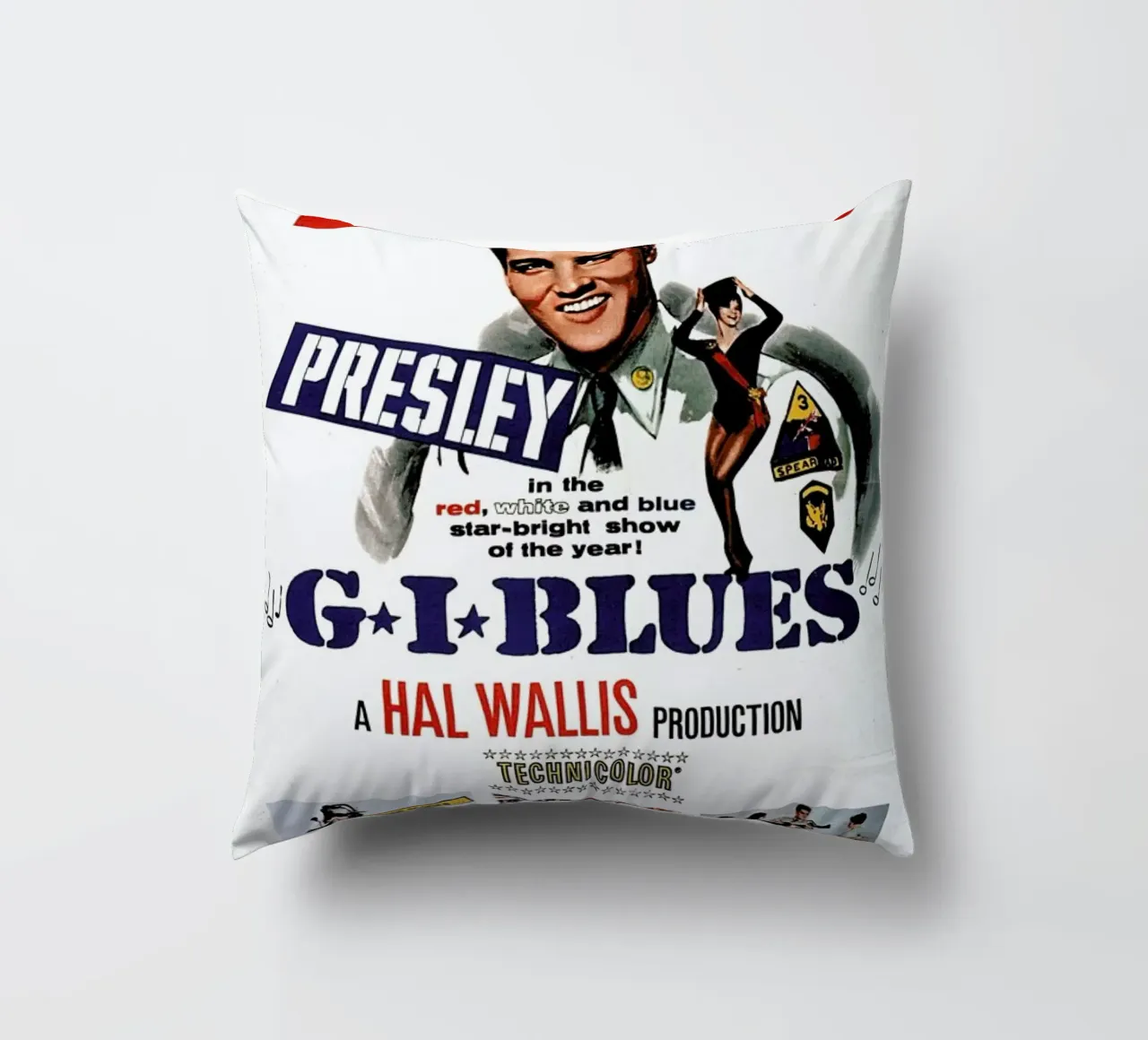 ‘G.I. Blues’ Retro Movie Poster cuscino da Gallery Print and Art Limited