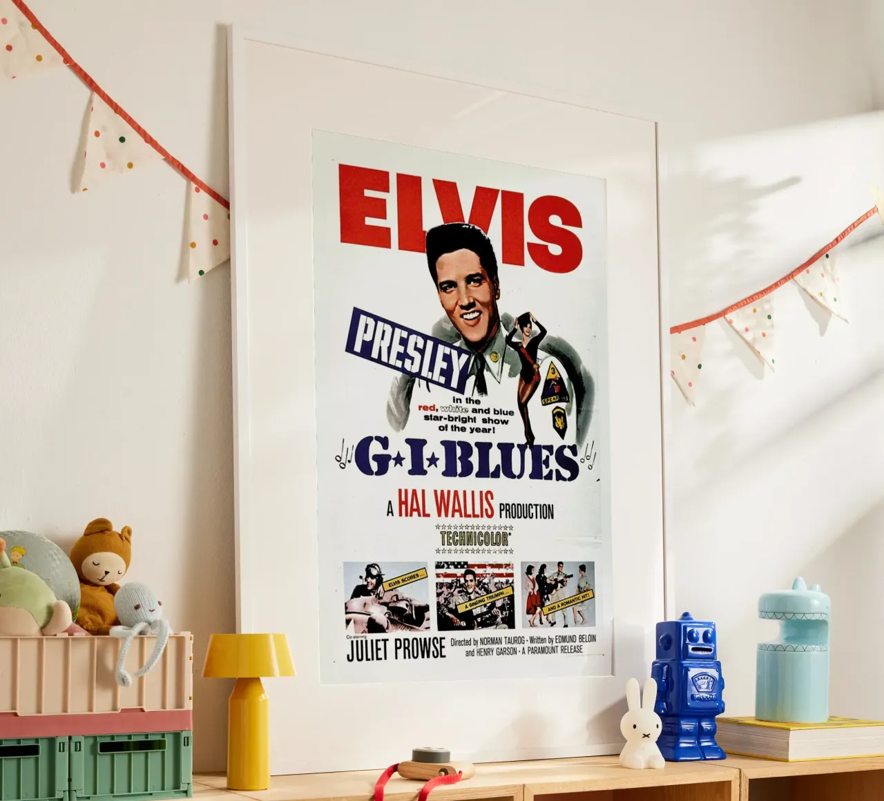 ‘G.I. Blues’ Retro Movie Poster poster con telaio in alluminio da Gallery Print and Art Limited