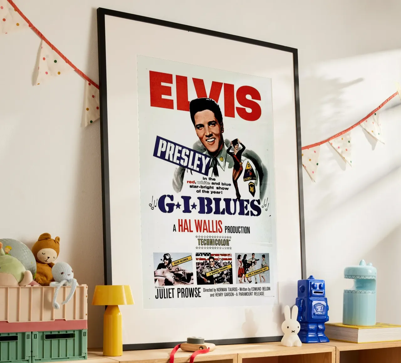 ‘G.I. Blues’ Retro Movie Poster poster con telaio in alluminio da Gallery Print and Art Limited