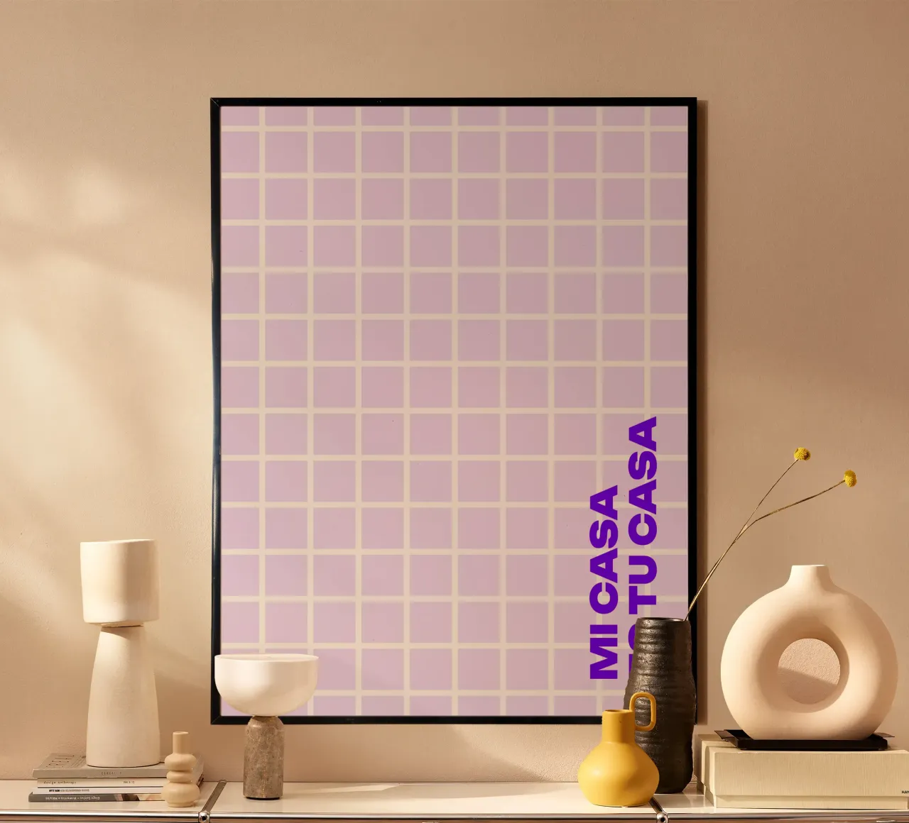 Mi casa es tu casa poster con telaio in legno da Bureau Purpur