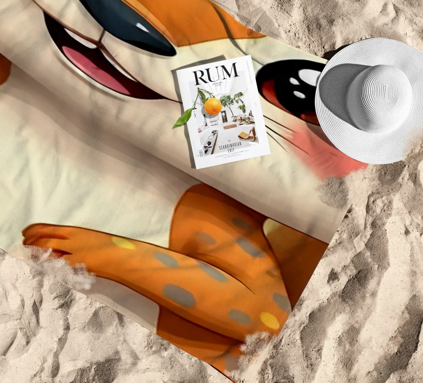 Eekhoorn_5a strandhanddoek van Tierisch bunt by LK