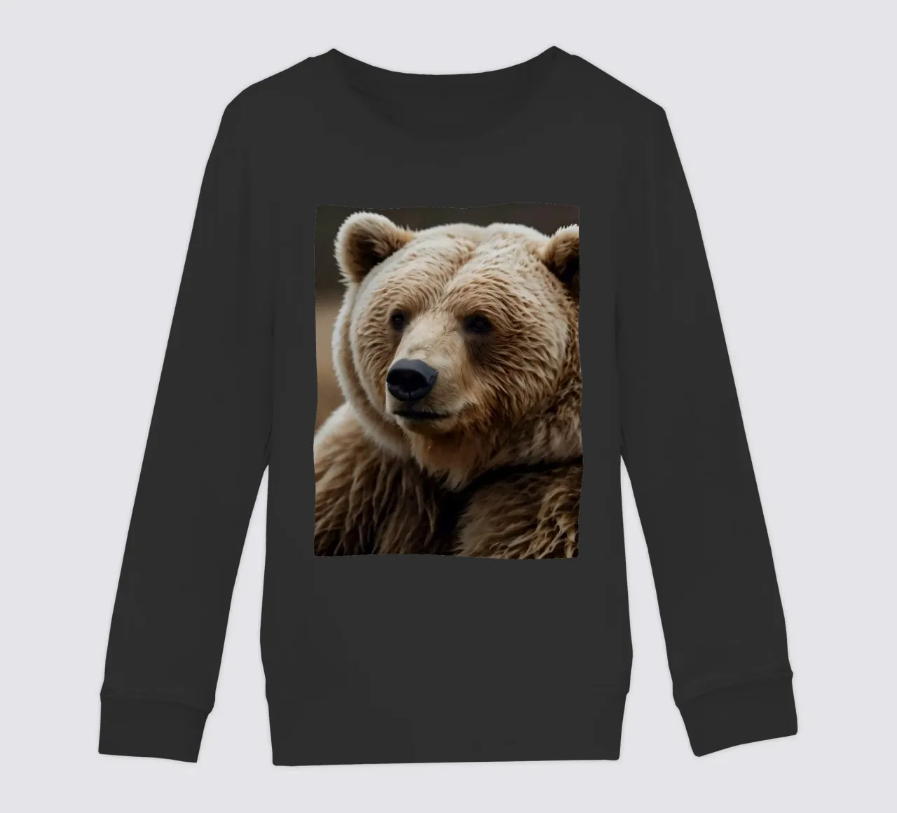 Vue rapprochée d'un ours brun se reposant dans un champ herbeux. sweat enfant de DesignDoodle