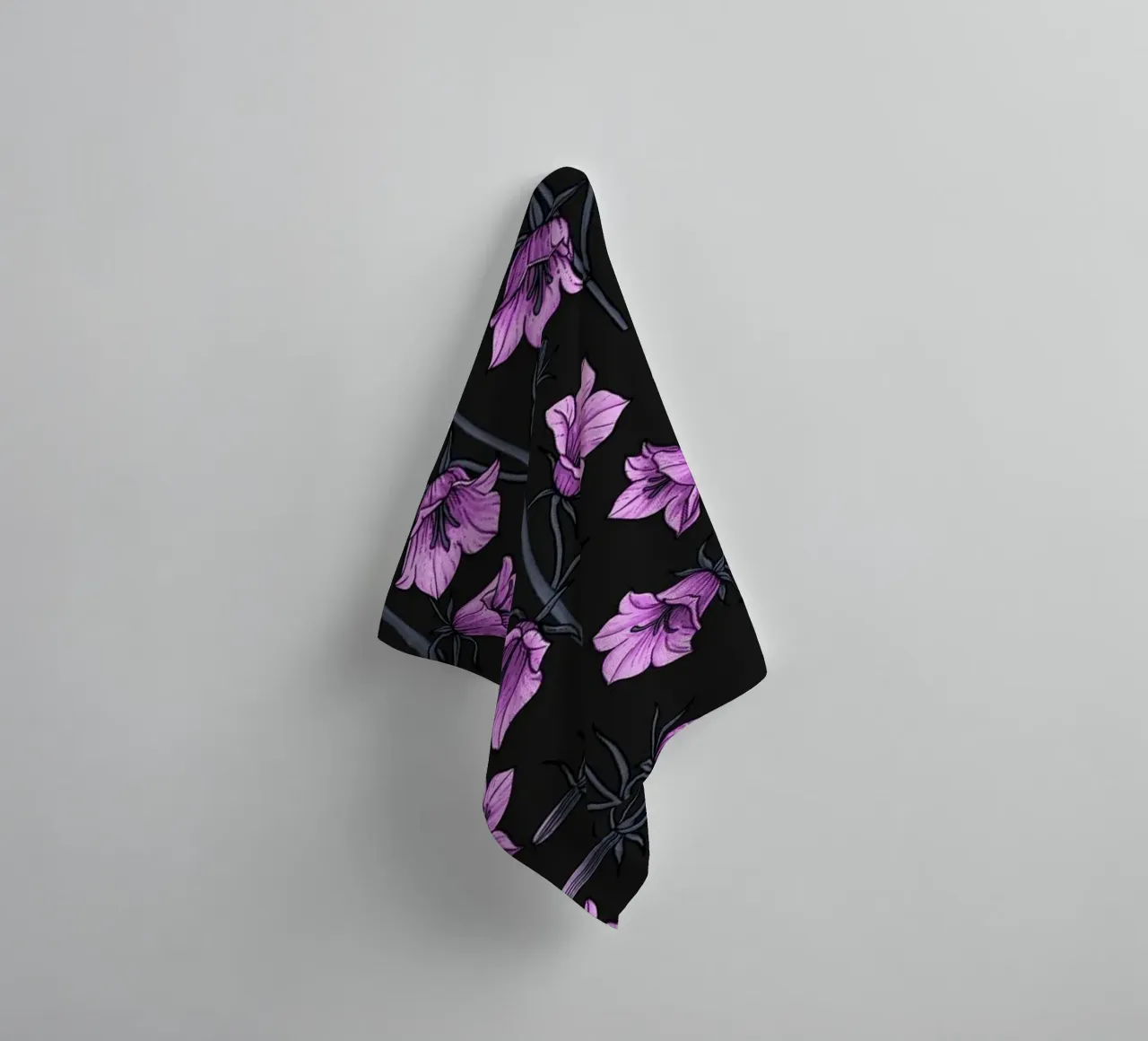 Mitternachtsglöckchen, Hasenglöckchen, Glockenblumen Handtuch von Painted Nature