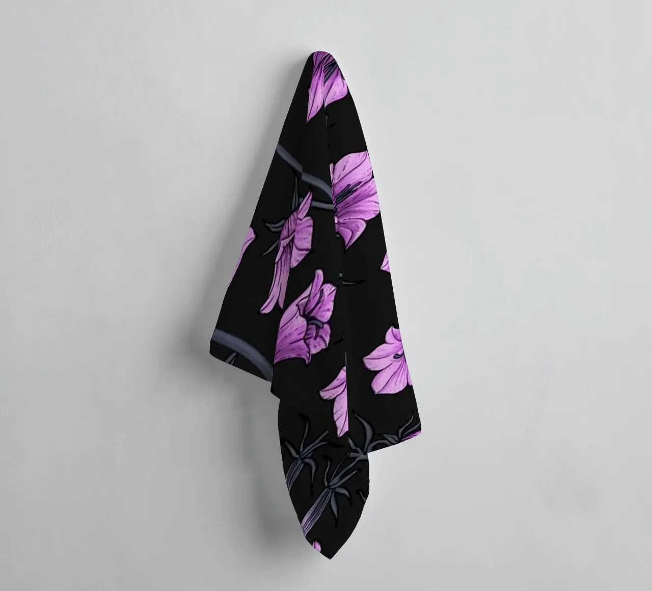 Mitternachtsglöckchen, Hasenglöckchen, Glockenblumen Handtuch von Painted Nature