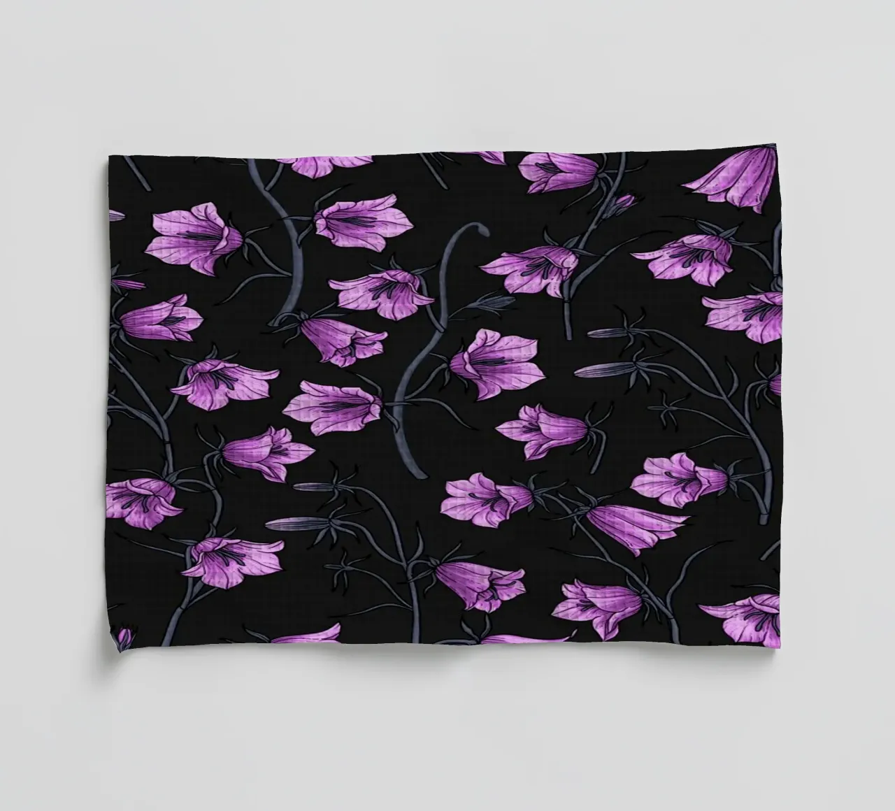 Mitternachtsglöckchen, Hasenglöckchen, Glockenblumen Geschirrtuch von Painted Nature