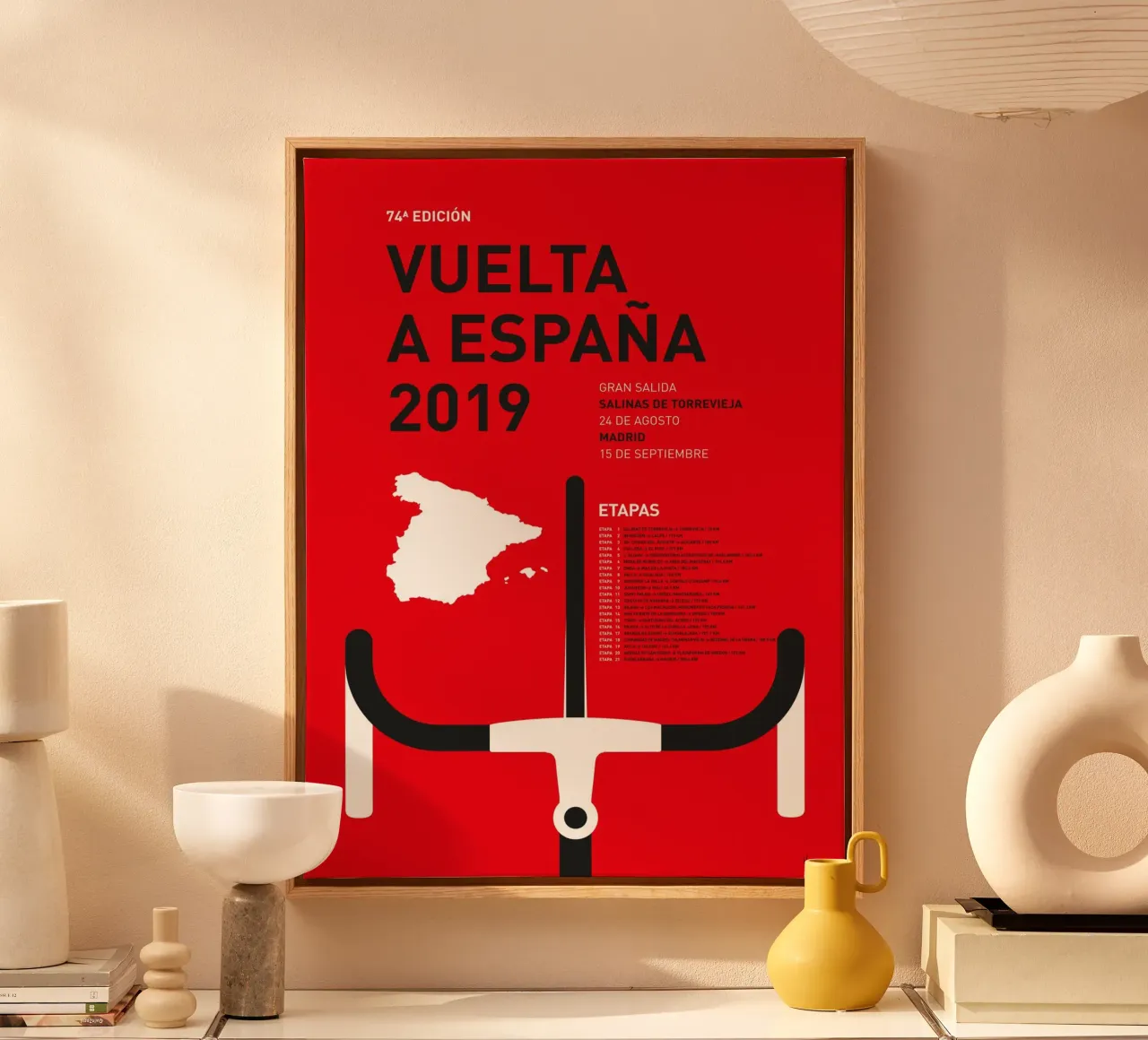 VUELTA A ESPANA POSTER 2019 tela con Cornice a cassetta da Cycling Art