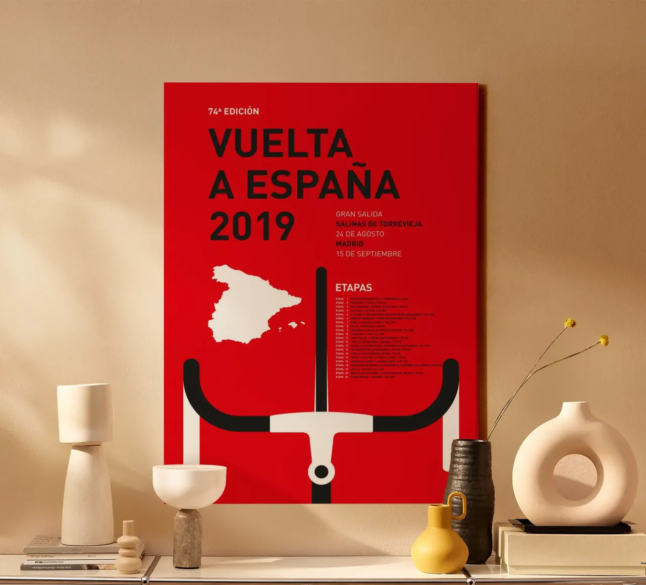 VUELTA A ESPANA POSTER 2019 tela con Cornice a cassetta da Cycling Art