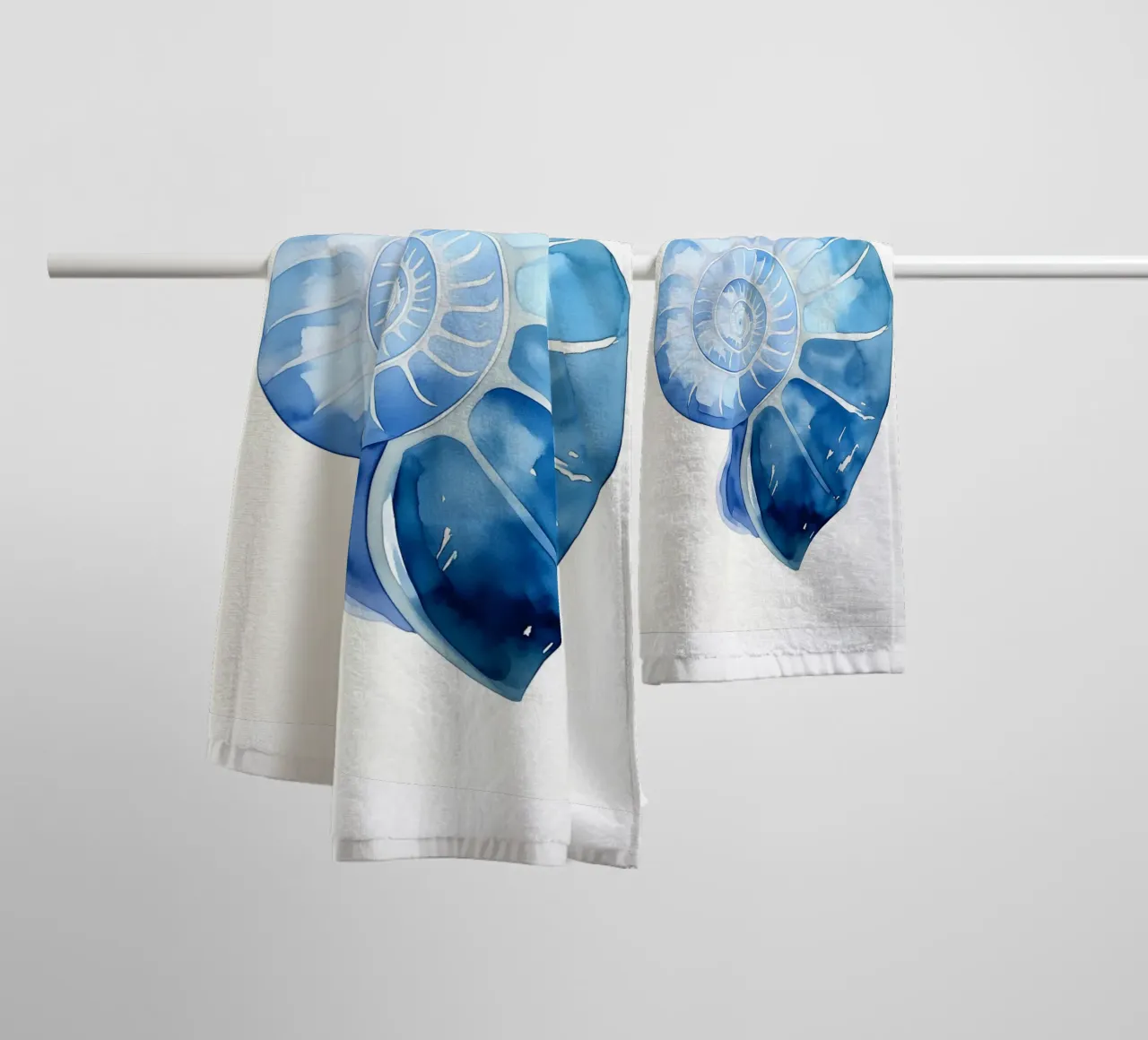 Zachte nautilusschelp badhanddoek van Carinaprint