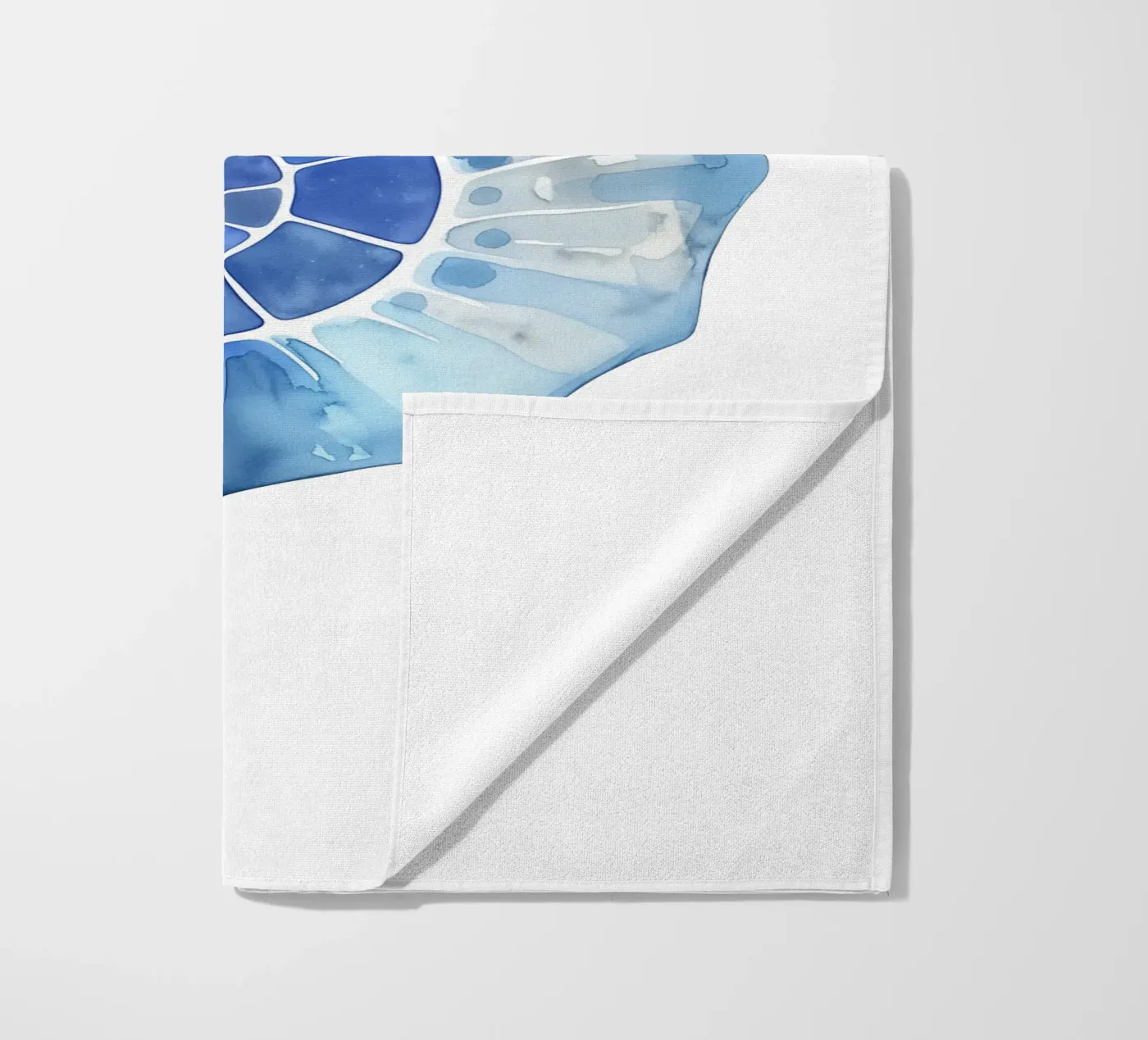 Zacht nautilusschelpmotief strandhanddoek van Carinaprint