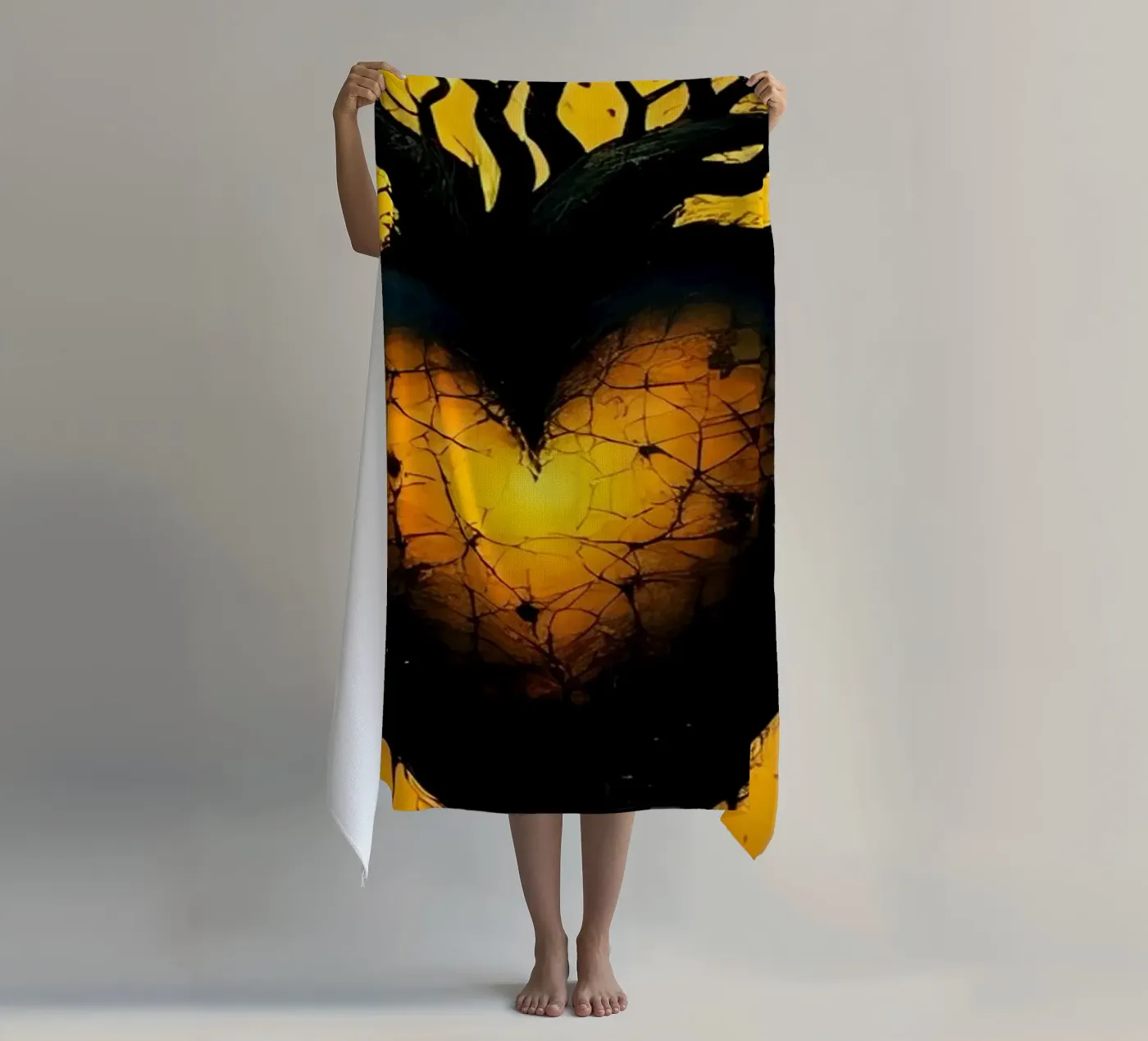 Heart_8 strandhanddoek van schwarz-gelb by LK