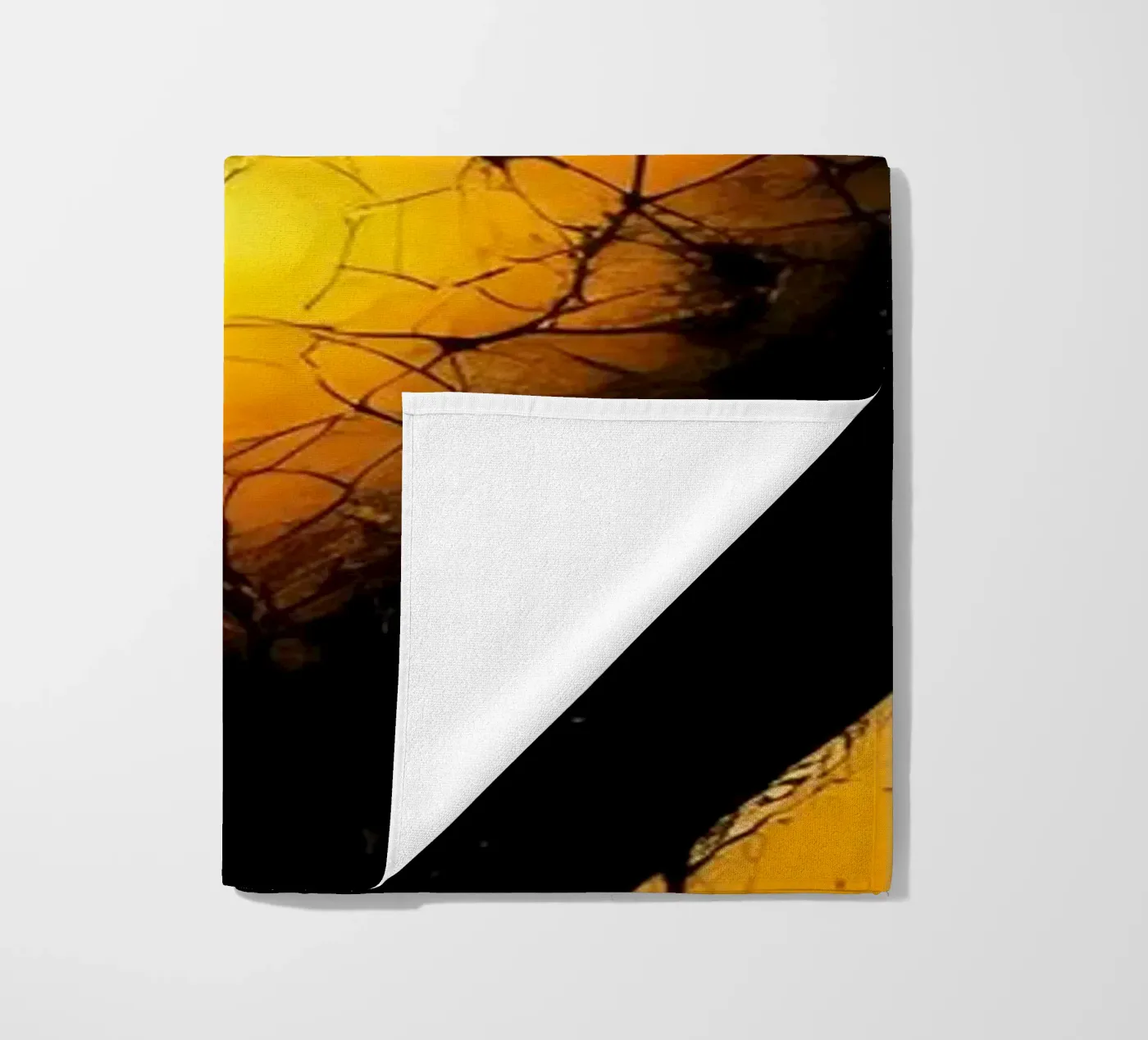 Heart_8 strandhanddoek van schwarz-gelb by LK