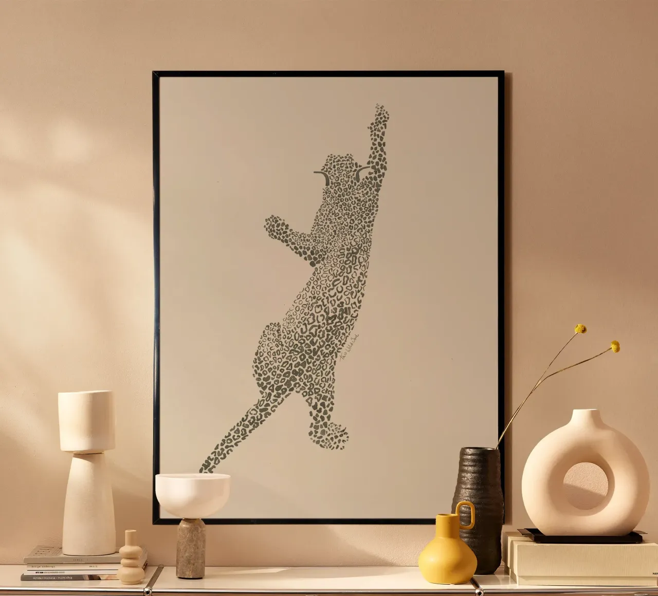 Vintage Léopard Jaguar Safari Gros Chat noir et lin blanc poster avec cadre en plastique de This Wild Soul - Illustration