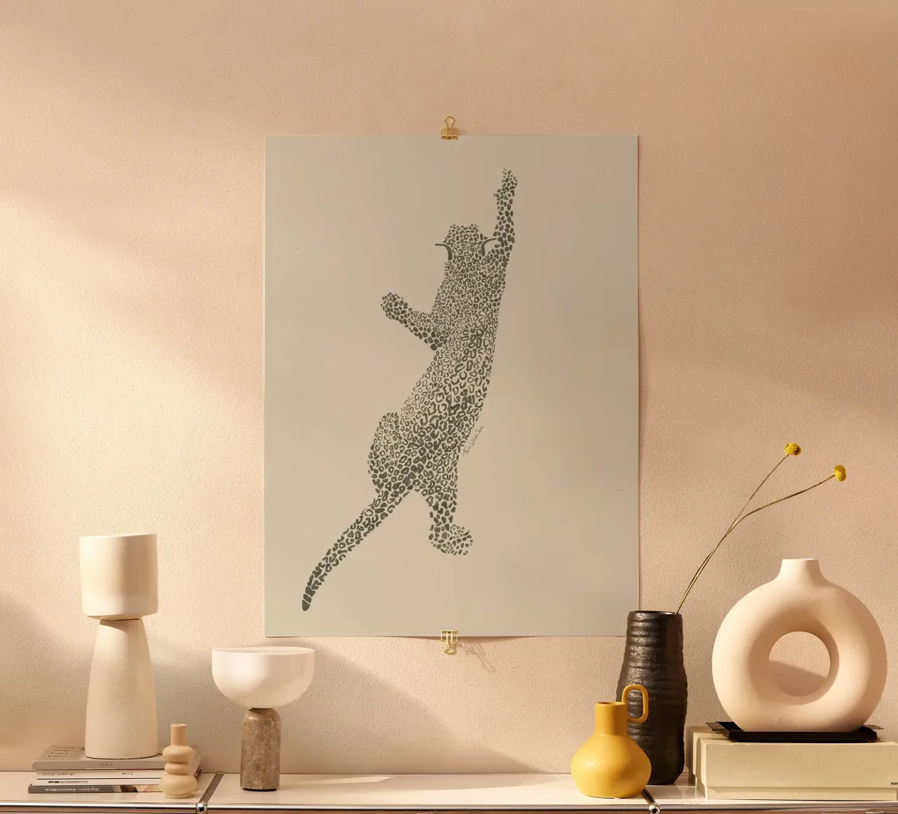 Vintage Léopard Jaguar Safari Gros Chat noir et lin blanc poster avec cadre en plastique de This Wild Soul - Illustration