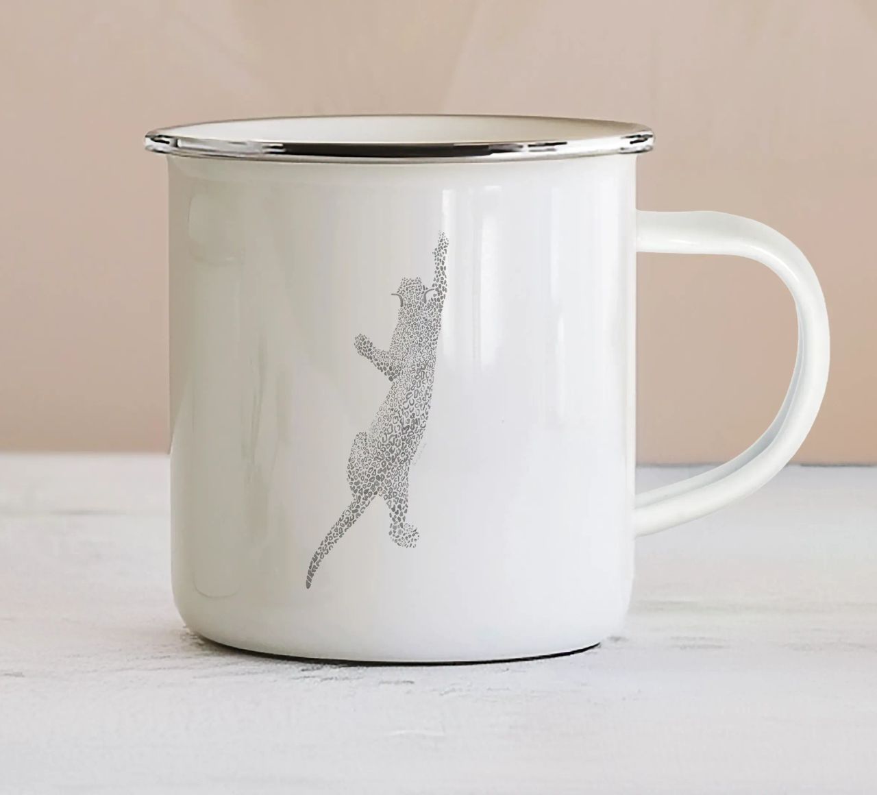Vintage Leopard Jaguar Safari Big Cat macchie bianche e nere tazza in smalto da This Wild Soul - Illustration