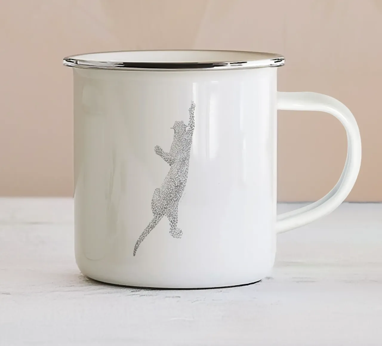 Vintage Leopard Jaguar Safari Big Cat macchie bianche e nere tazza in smalto da This Wild Soul - Illustration